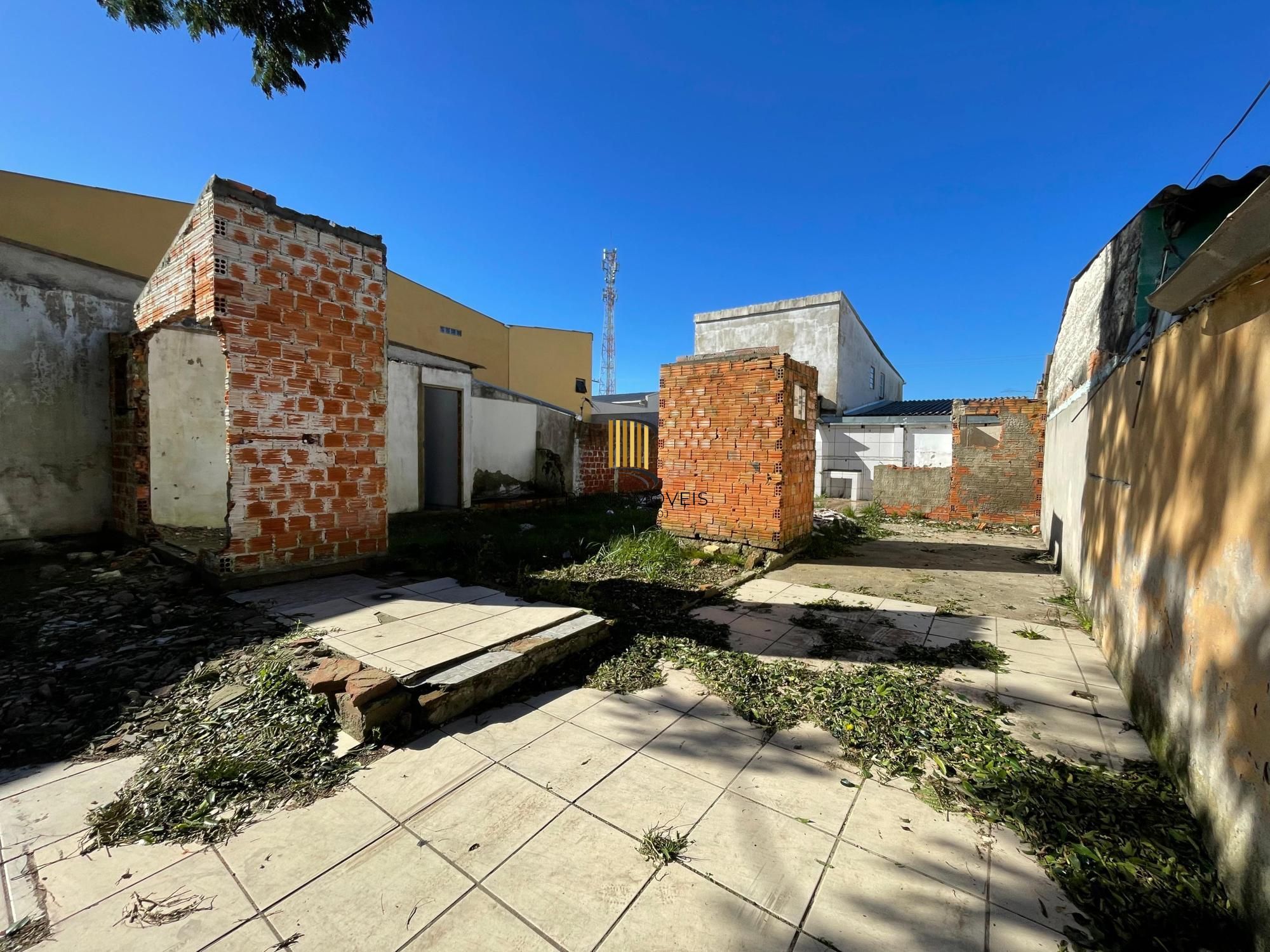 Terreno plano, com 125m² de área total (dimensão 5x25m), localizado no Moradas da Hípica