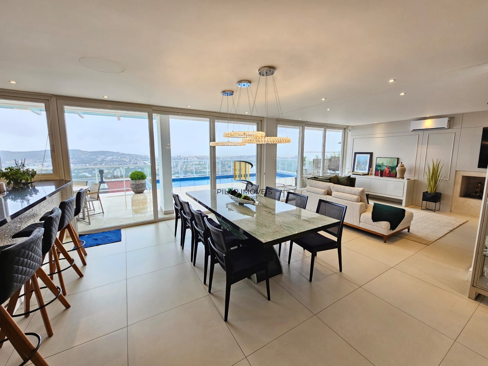 Casa mobiliada e decorada em Condomínio fechado