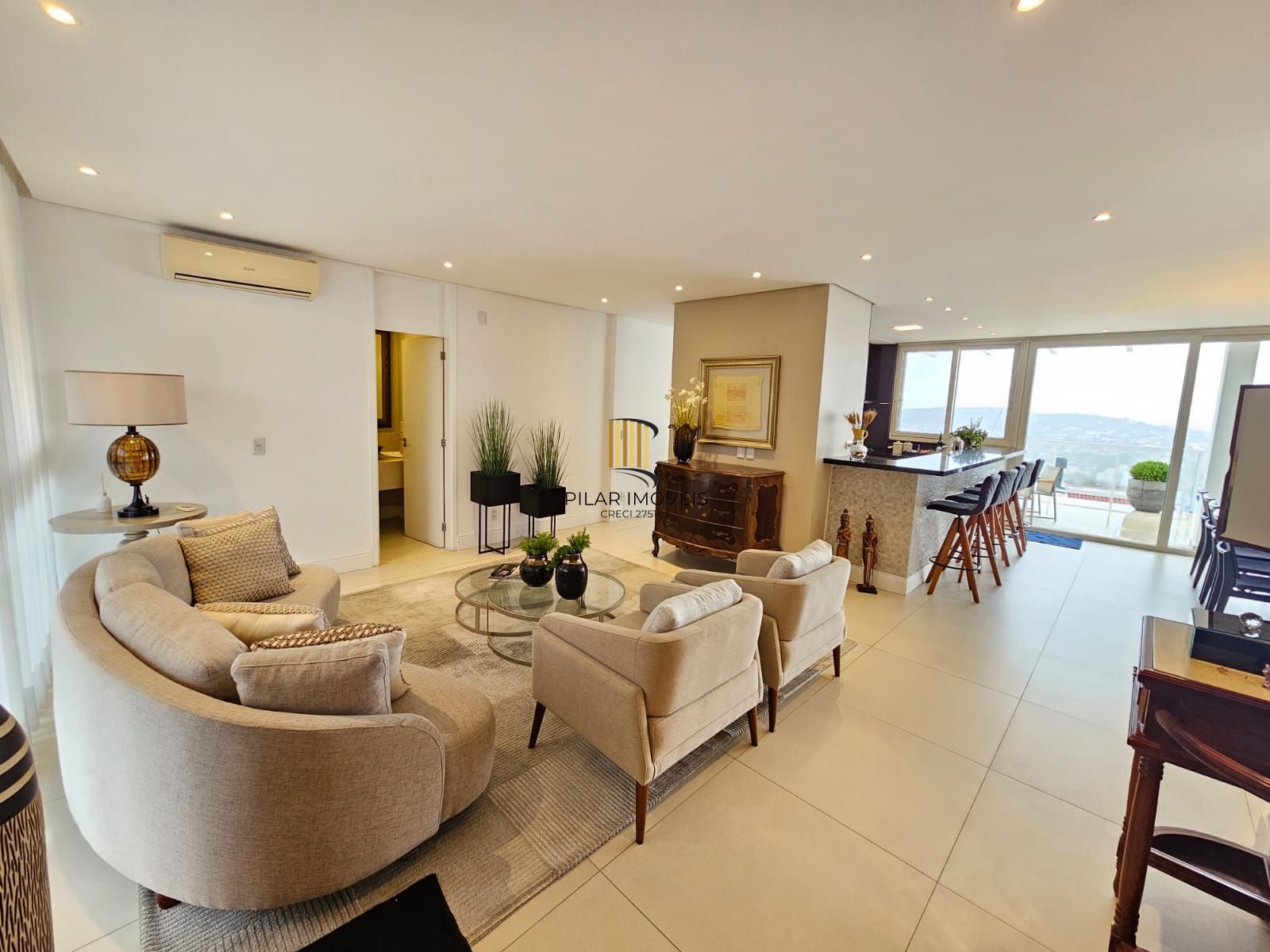 Casa mobiliada e decorada em Condomínio fechado