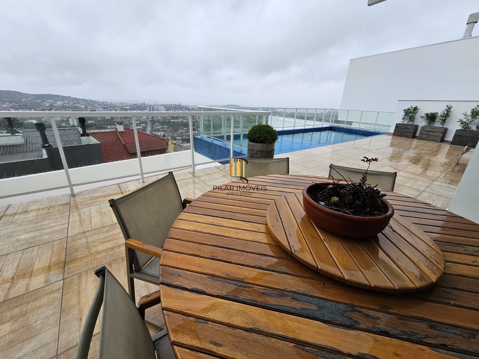 Casa mobiliada e decorada em Condomínio fechado