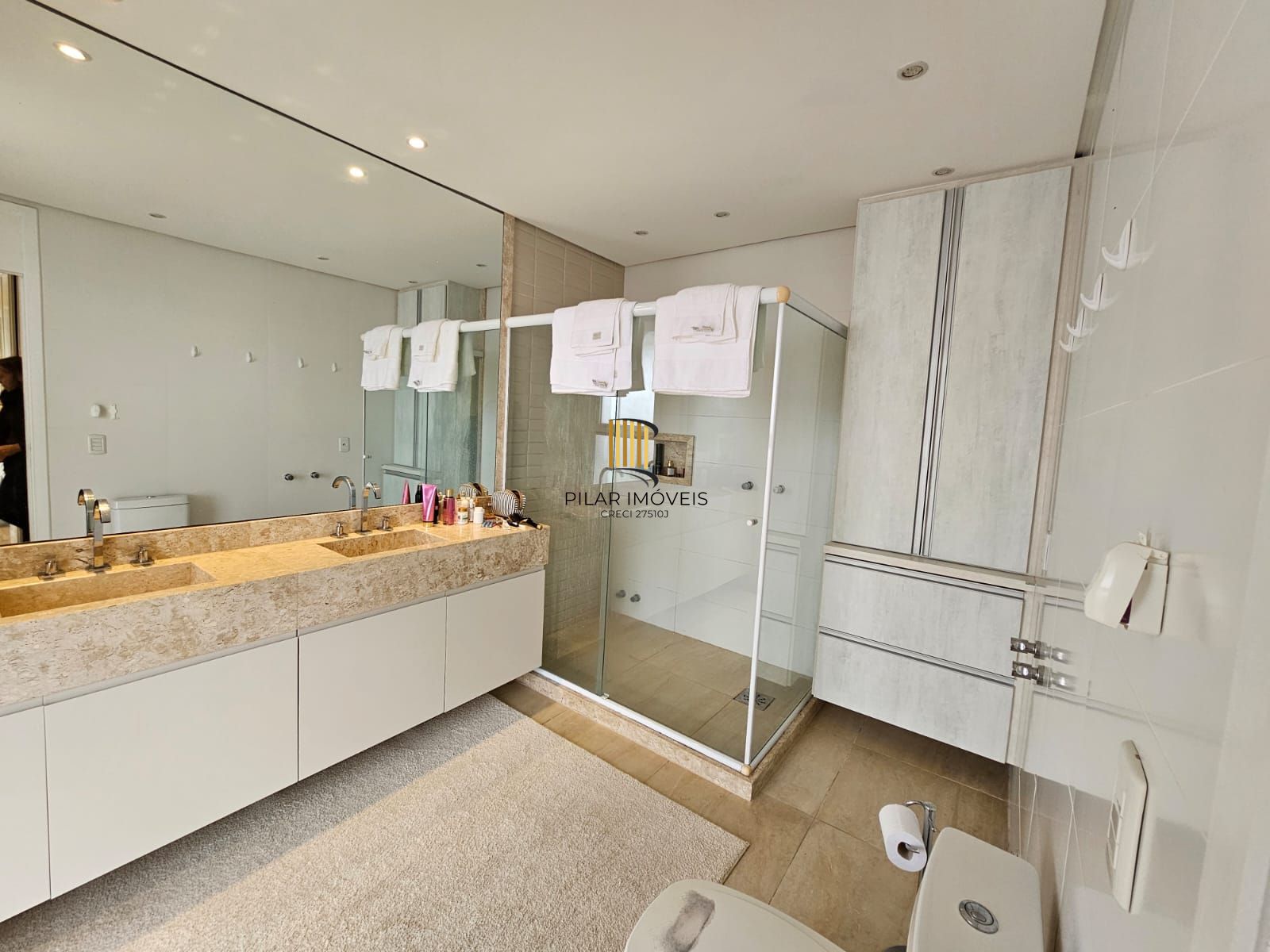 Casa mobiliada e decorada em Condomínio fechado