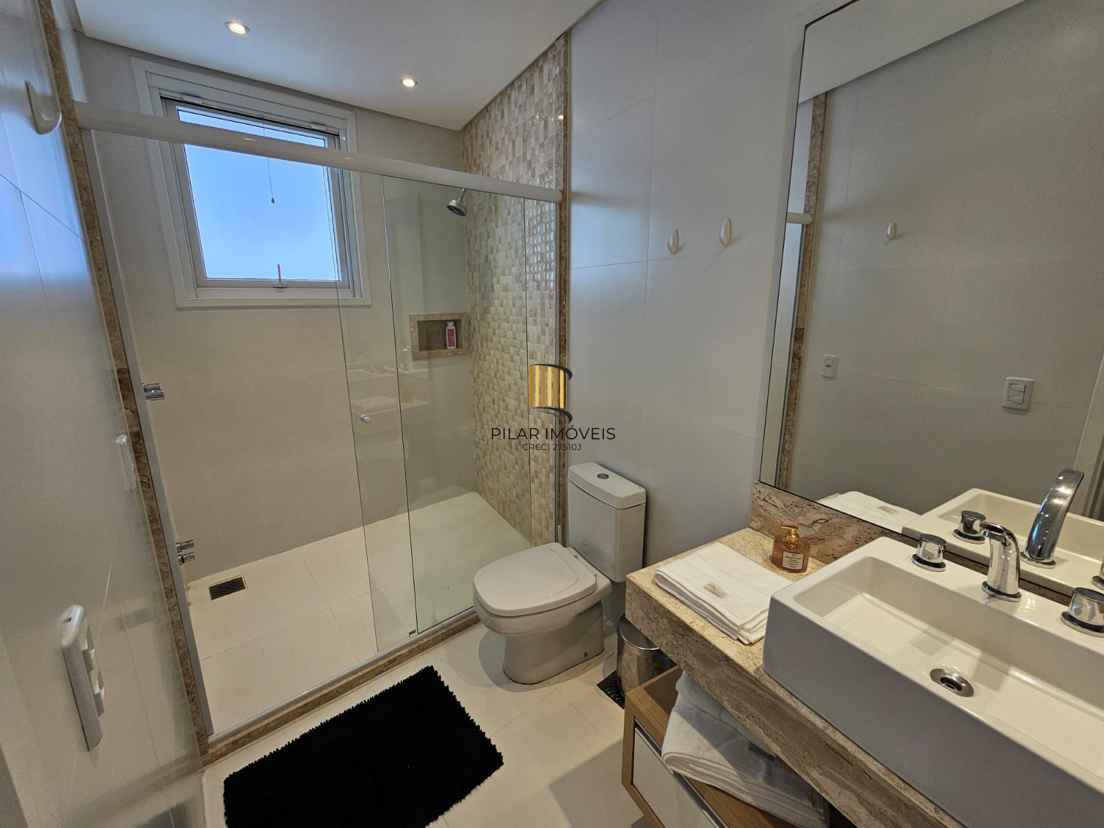 Casa mobiliada e decorada em Condomínio fechado