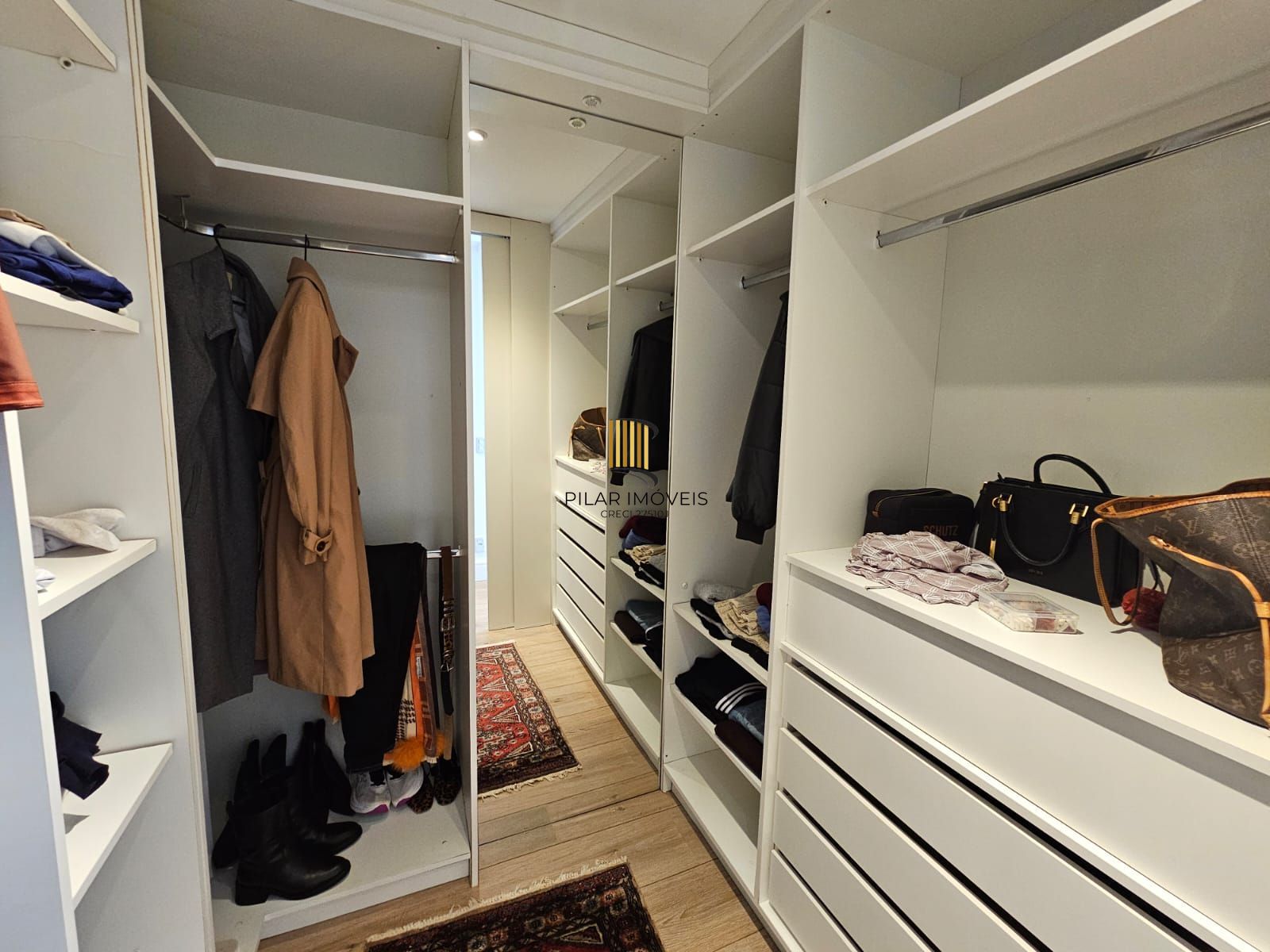 Casa mobiliada e decorada em Condomínio fechado