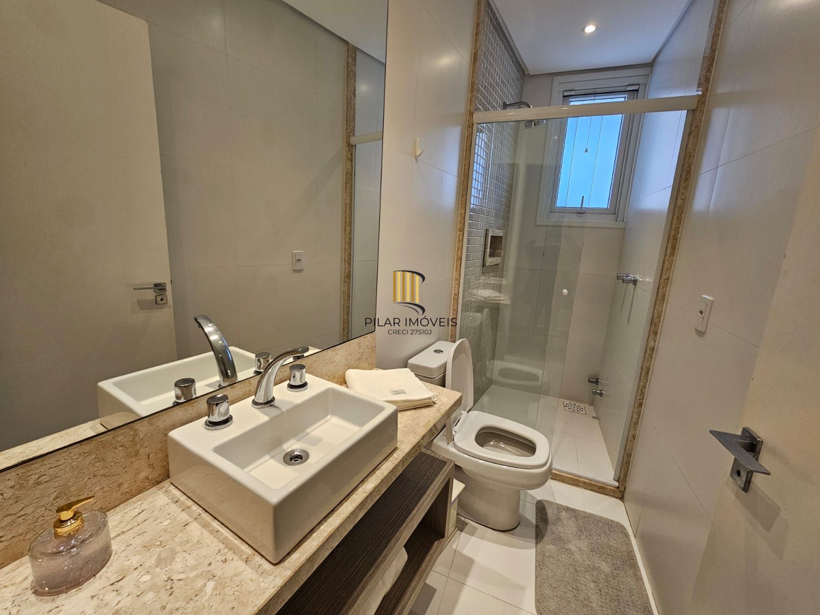 Casa mobiliada e decorada em Condomínio fechado