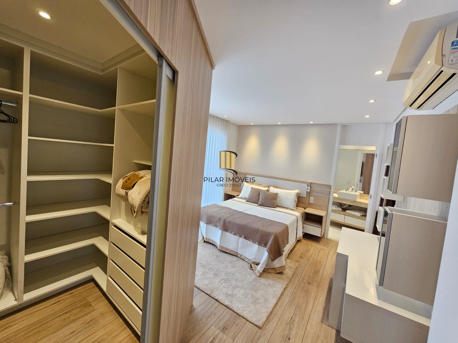 Casa mobiliada e decorada em Condomínio fechado