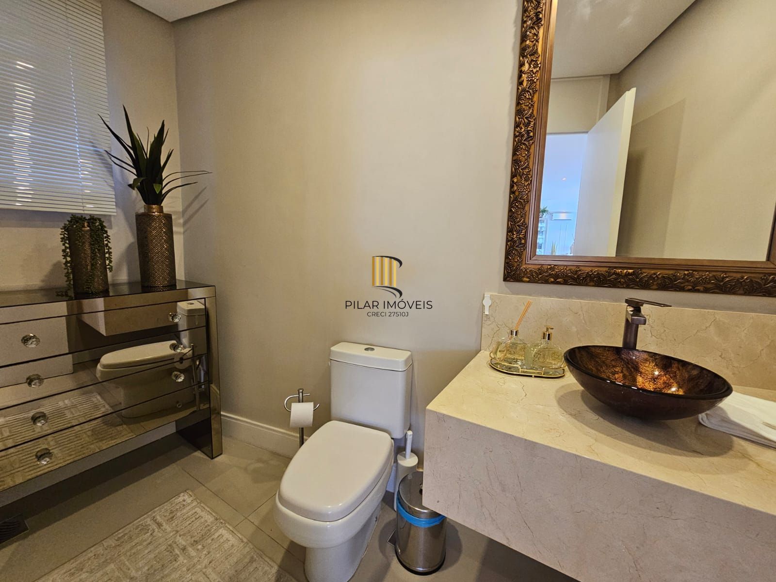 Casa mobiliada e decorada em Condomínio fechado