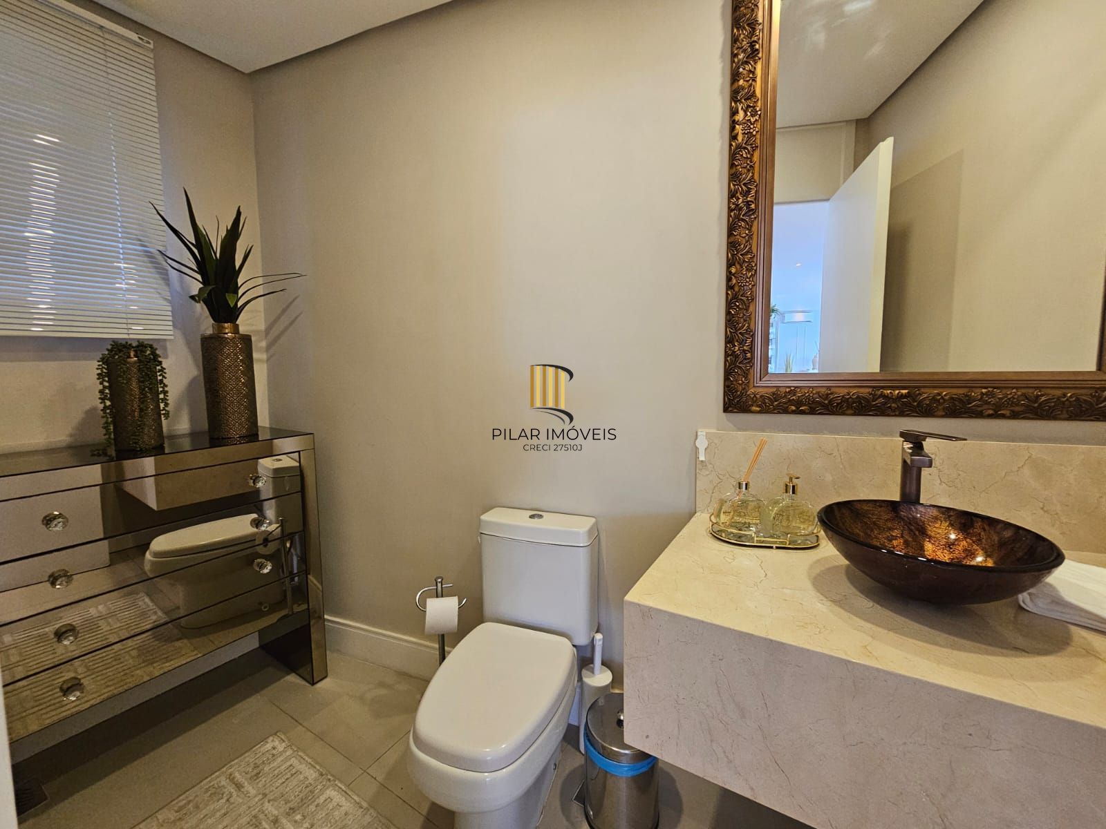 Casa mobiliada e decorada em Condomínio fechado