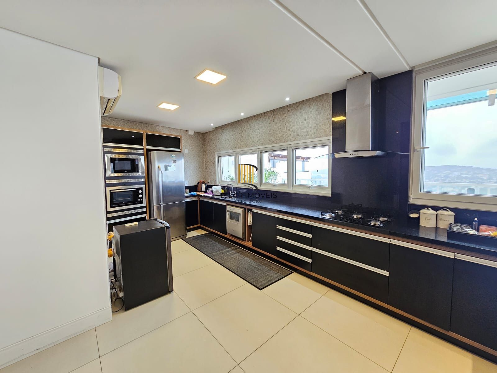 Casa mobiliada e decorada em Condomínio fechado