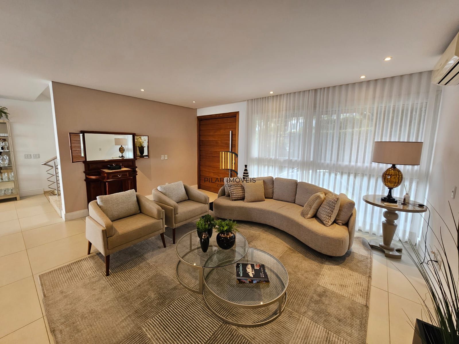 Casa mobiliada e decorada em Condomínio fechado