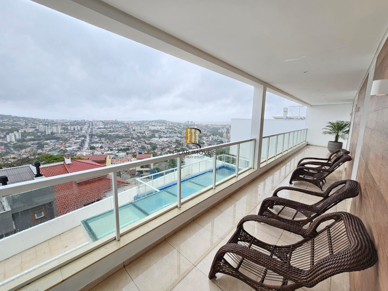 Casa mobiliada e decorada em Condomínio fechado