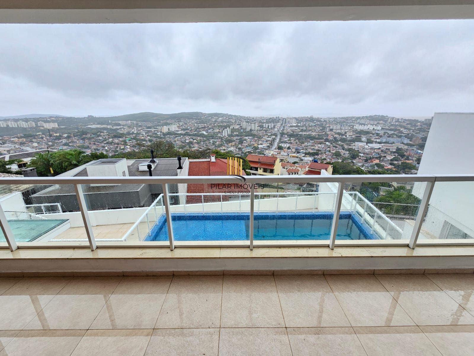 Casa mobiliada e decorada em Condomínio fechado