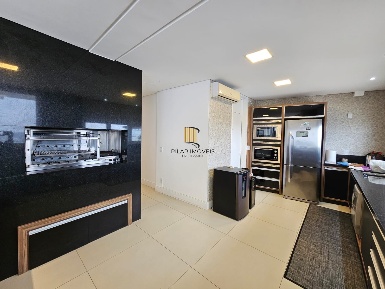 Casa mobiliada e decorada em Condomínio fechado