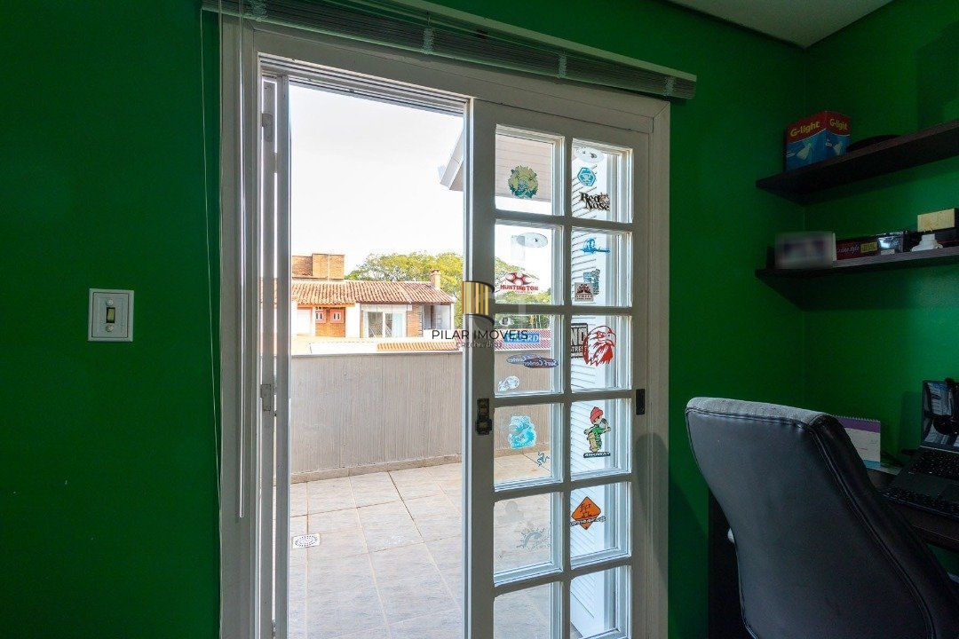 Casa Condominio para Venda - 300m², 4 dormitórios, sendo 2 suites, 2 vagas - Ipanema