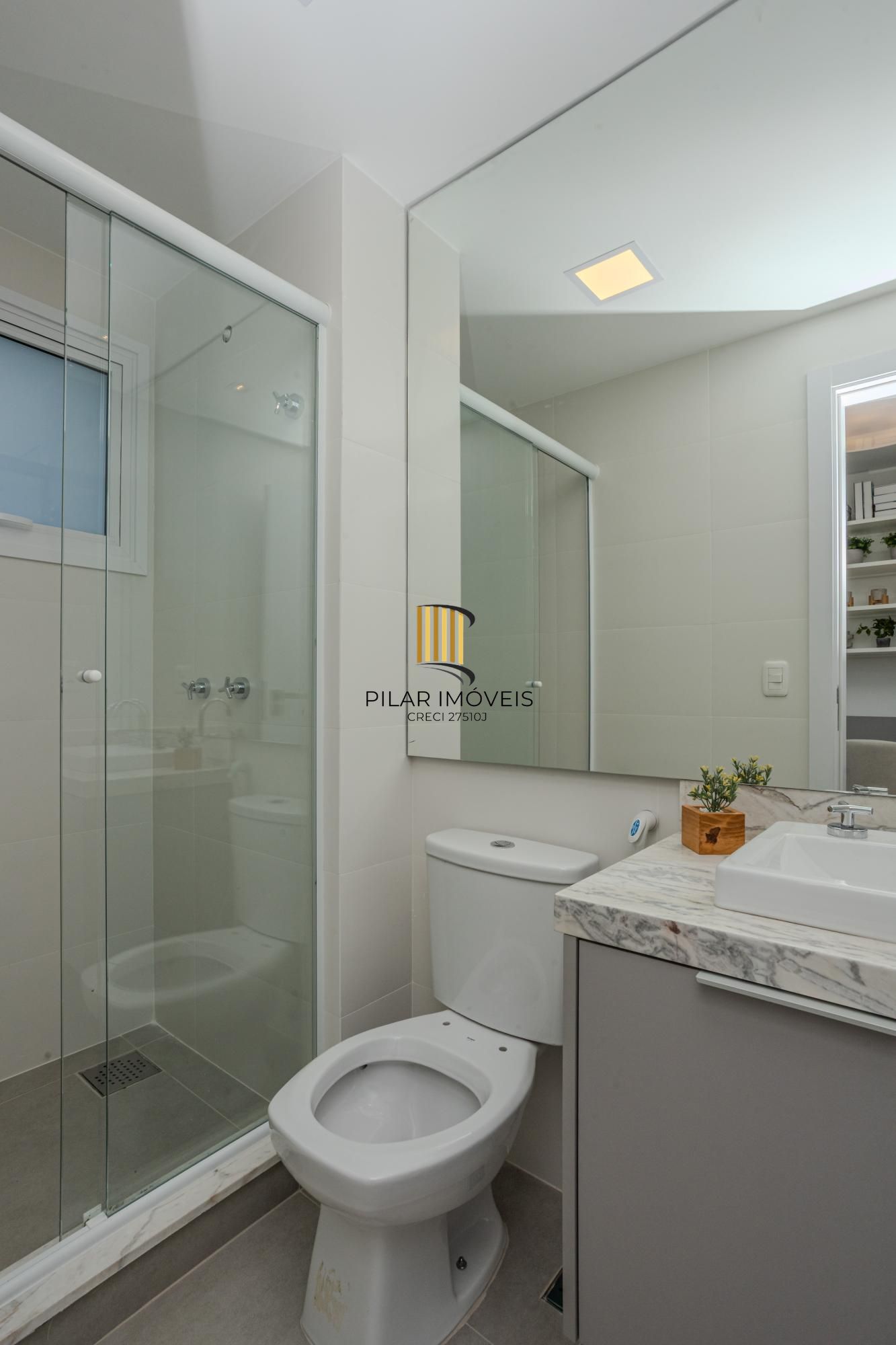 Apartamento no bairro Auxiliadora, com 03 suítes, 112m² privativos e 02 vagas de garagem!!