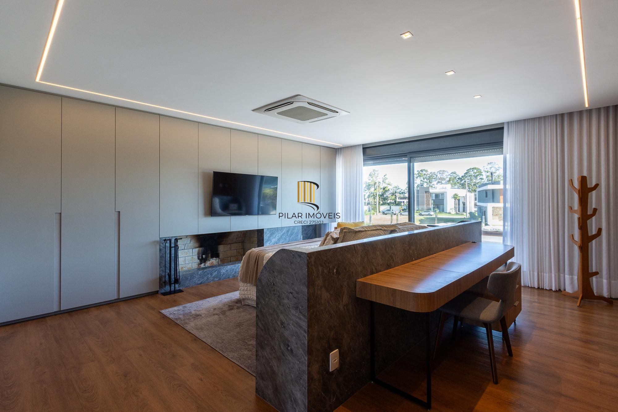 Casa em Condominio com 348m, 3 suites, 4 vagas de garagem em lote Molhado no Condominio Peninsula Ponta da Figueira.