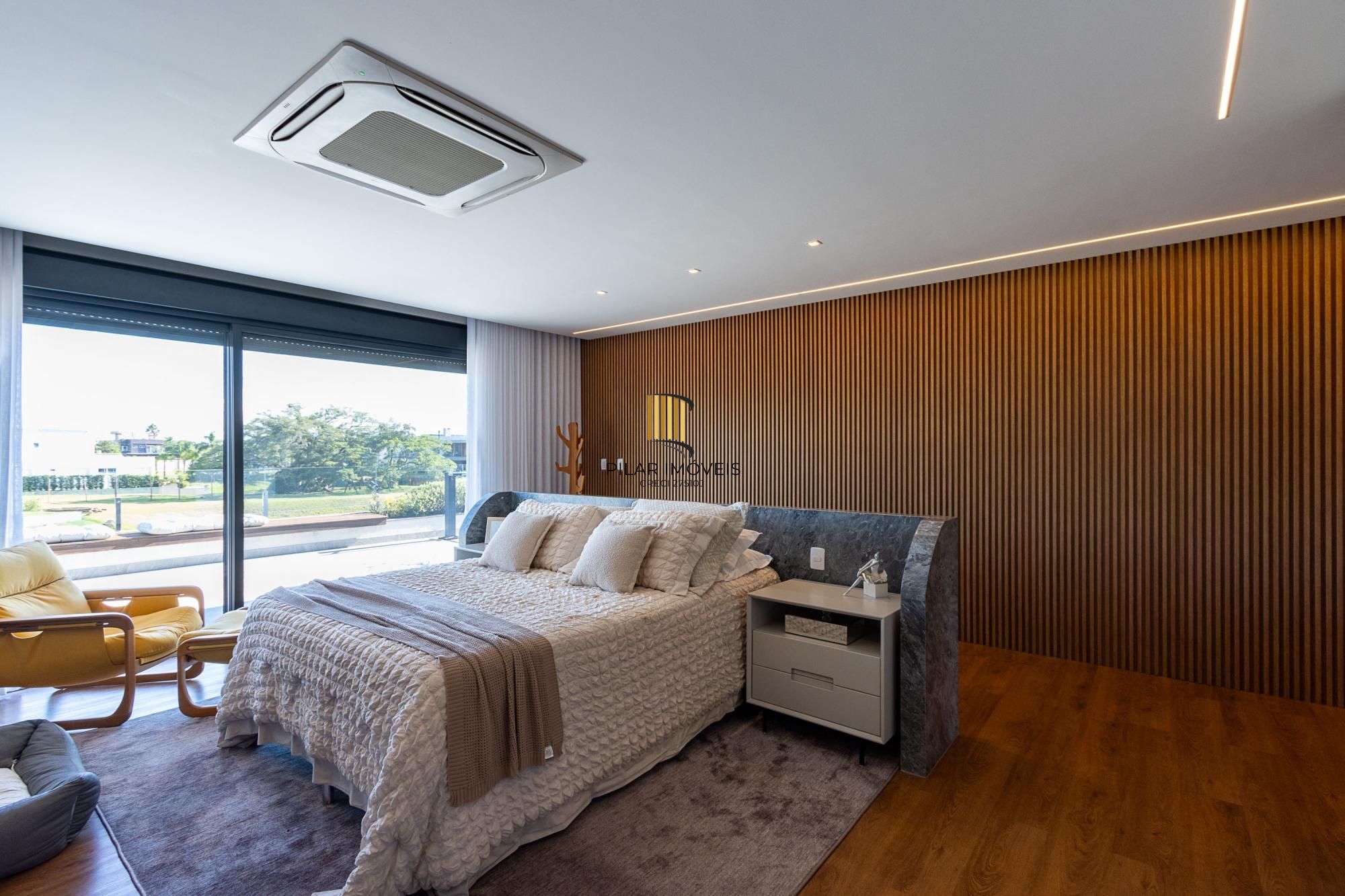 Casa em Condominio com 348m, 3 suites, 4 vagas de garagem em lote Molhado no Condominio Peninsula Ponta da Figueira.