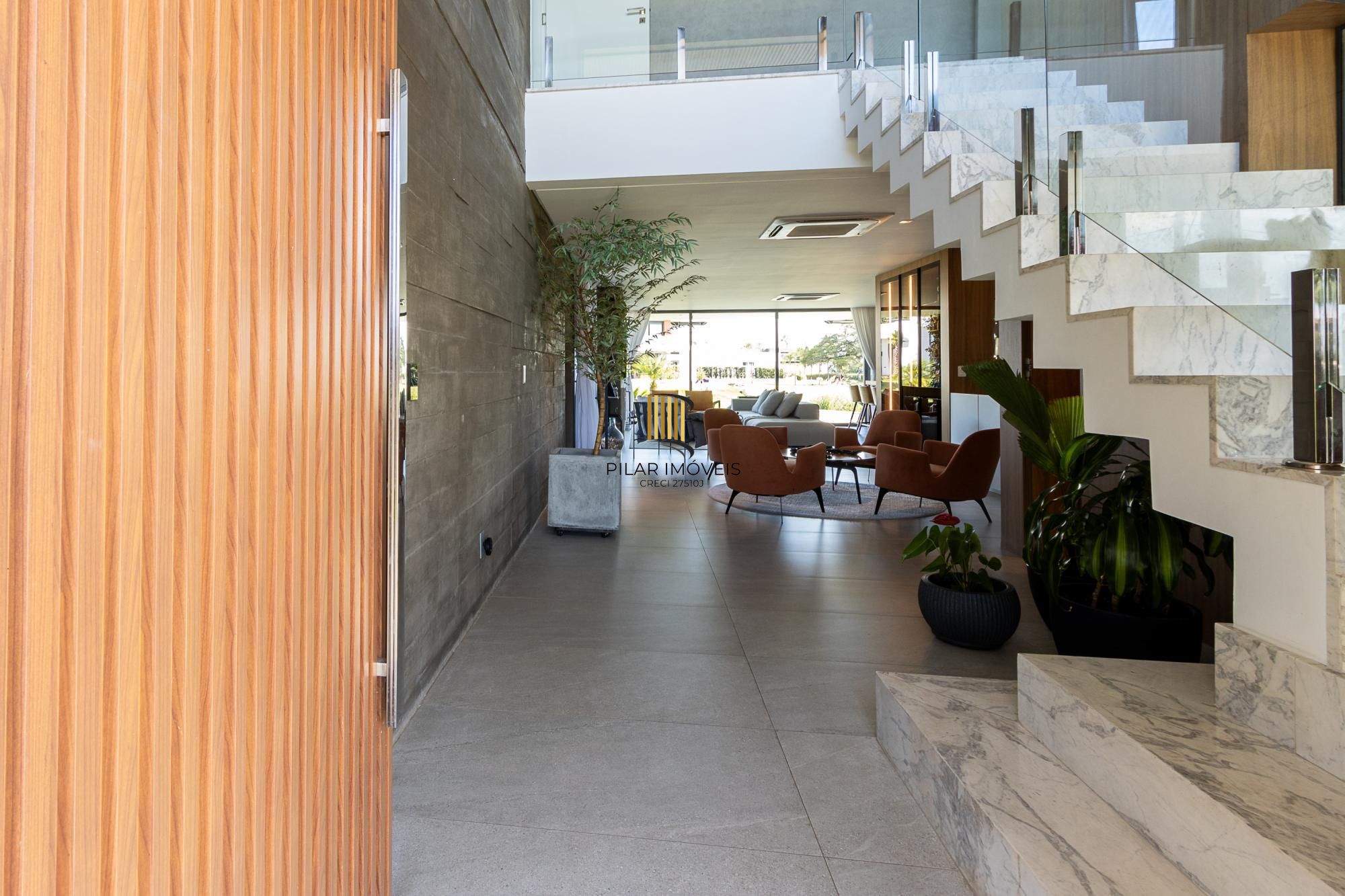 Casa em Condominio com 348m, 3 suites, 4 vagas de garagem em lote Molhado no Condominio Peninsula Ponta da Figueira.