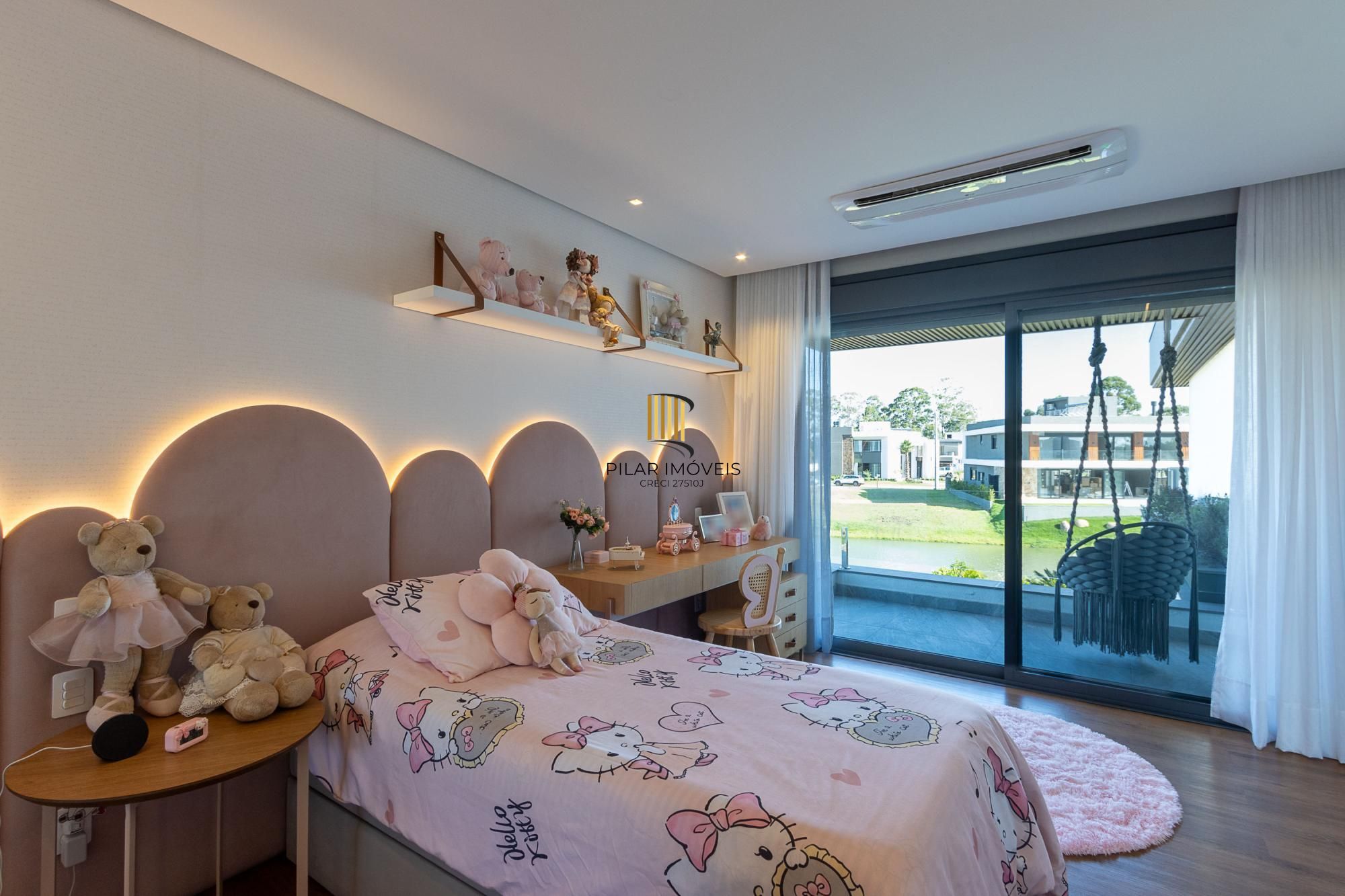 Casa em Condominio com 348m, 3 suites, 4 vagas de garagem em lote Molhado no Condominio Peninsula Ponta da Figueira.