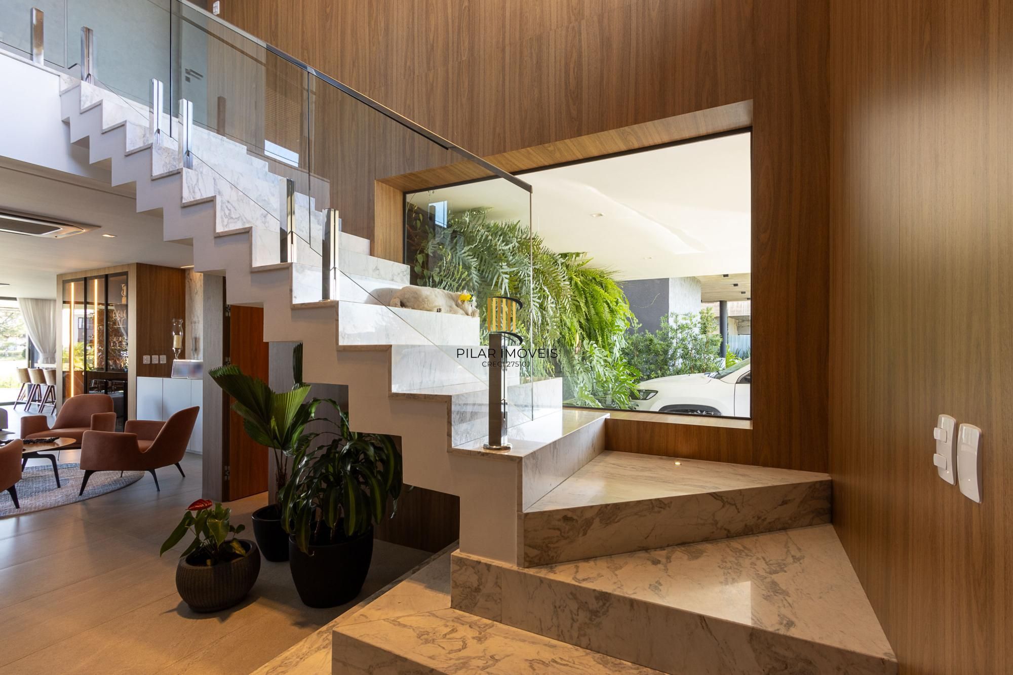 Casa em Condominio com 348m, 3 suites, 4 vagas de garagem em lote Molhado no Condominio Peninsula Ponta da Figueira.