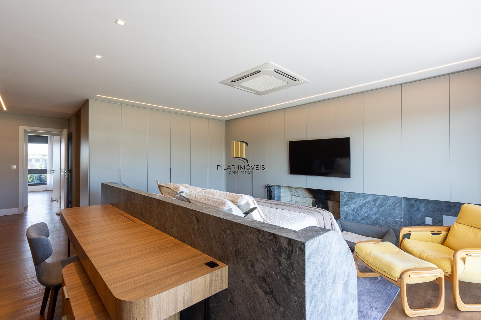 Casa em Condominio com 348m, 3 suites, 4 vagas de garagem em lote Molhado no Condominio Peninsula Ponta da Figueira.