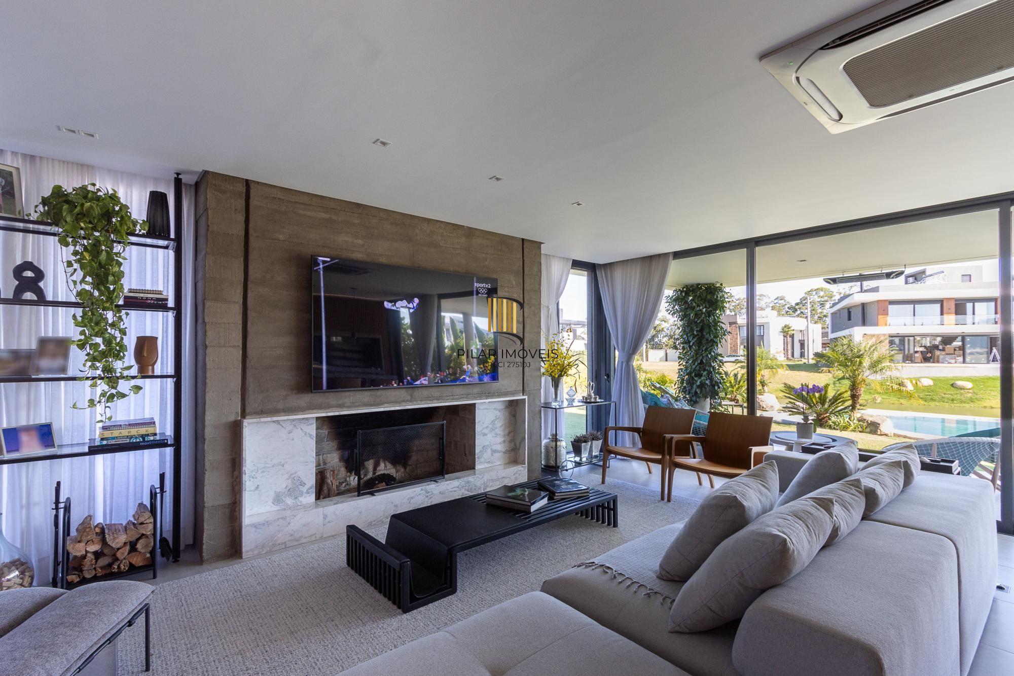 Casa em Condominio com 348m, 3 suites, 4 vagas de garagem em lote Molhado no Condominio Peninsula Ponta da Figueira.