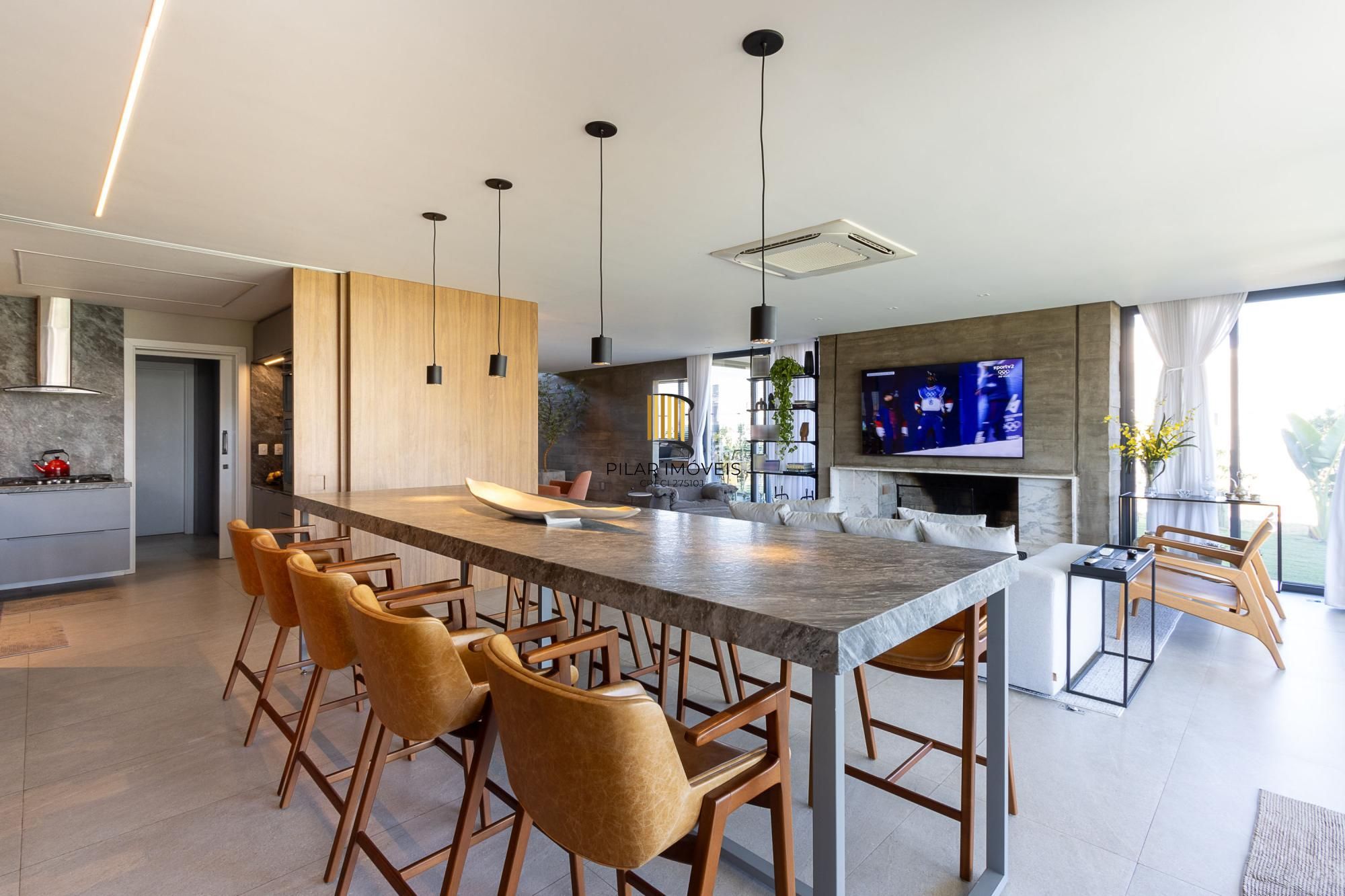 Casa em Condominio com 348m, 3 suites, 4 vagas de garagem em lote Molhado no Condominio Peninsula Ponta da Figueira.