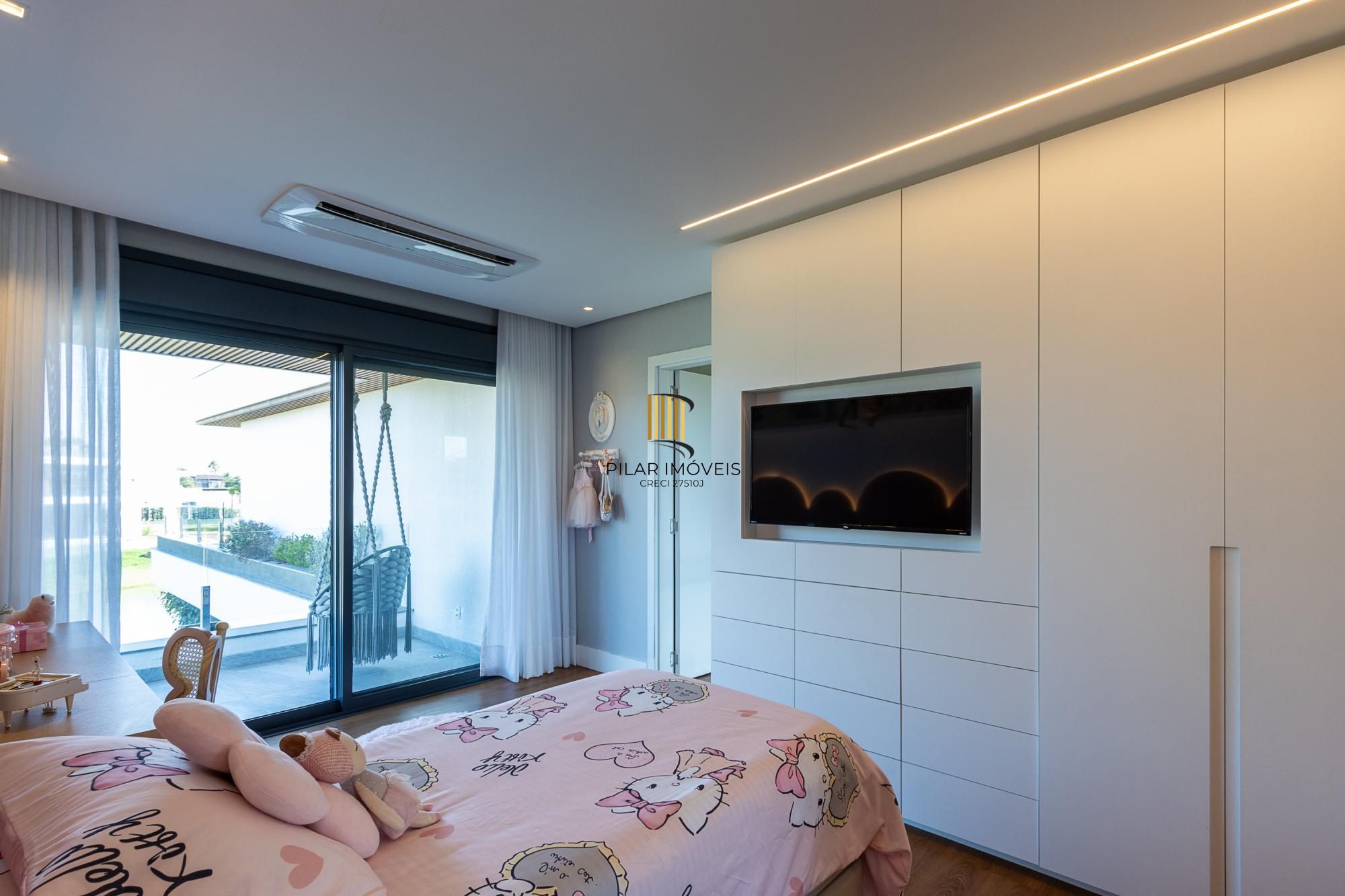 Casa em Condominio com 348m, 3 suites, 4 vagas de garagem em lote Molhado no Condominio Peninsula Ponta da Figueira.