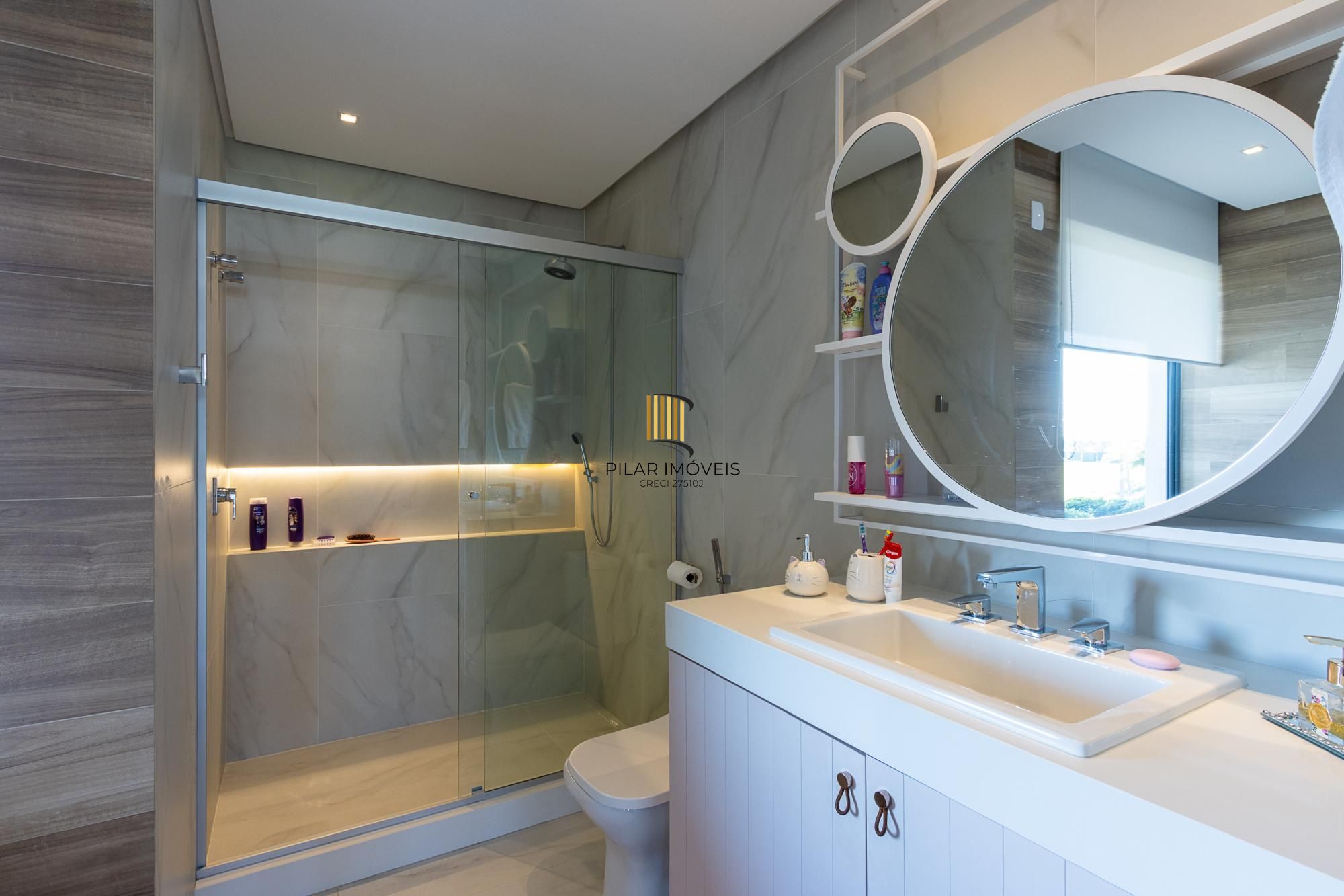 Casa em Condominio com 348m, 3 suites, 4 vagas de garagem em lote Molhado no Condominio Peninsula Ponta da Figueira.