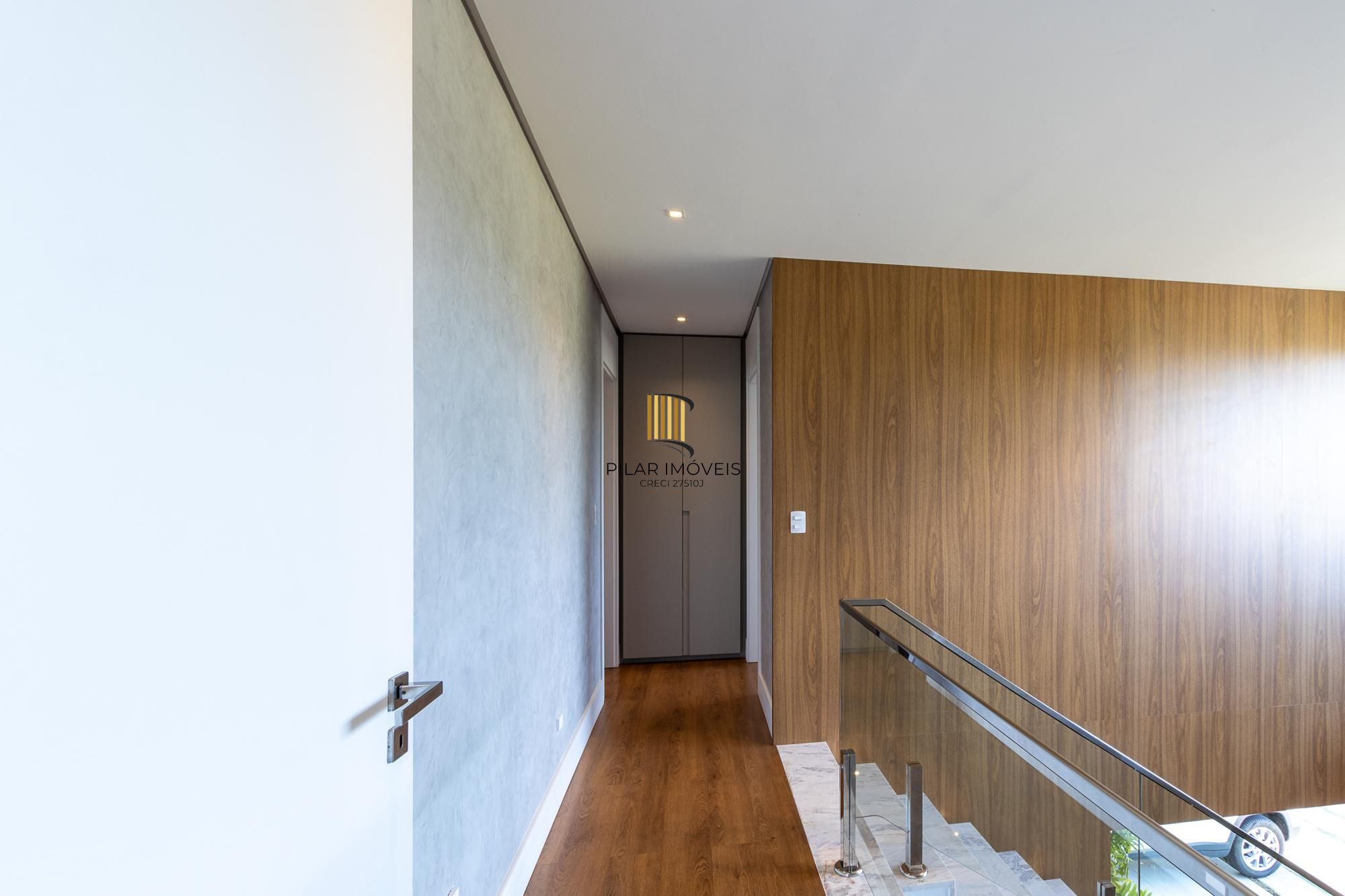 Casa em Condominio com 348m, 3 suites, 4 vagas de garagem em lote Molhado no Condominio Peninsula Ponta da Figueira.