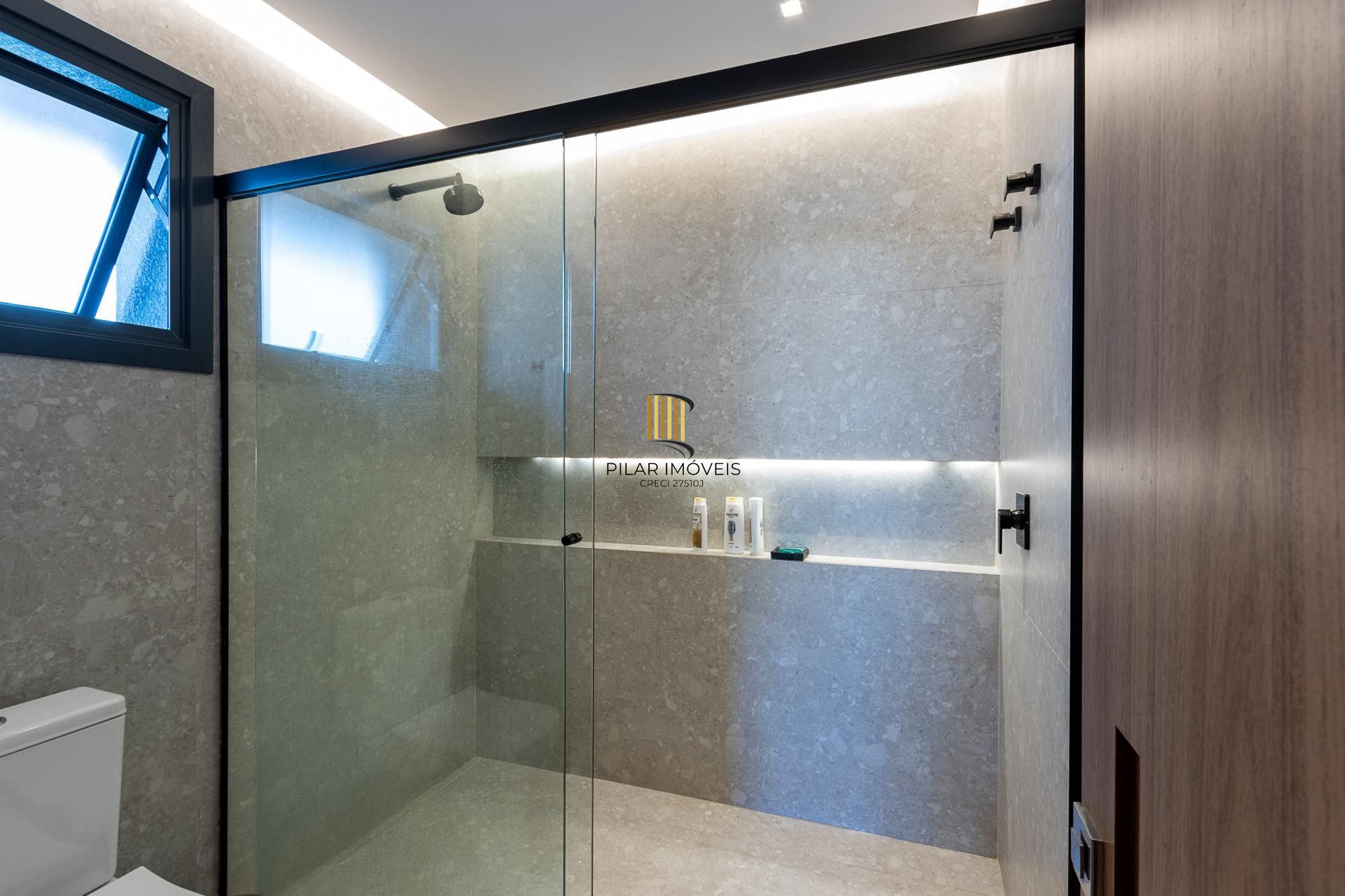 Casa em Condominio com 348m, 3 suites, 4 vagas de garagem em lote Molhado no Condominio Peninsula Ponta da Figueira.