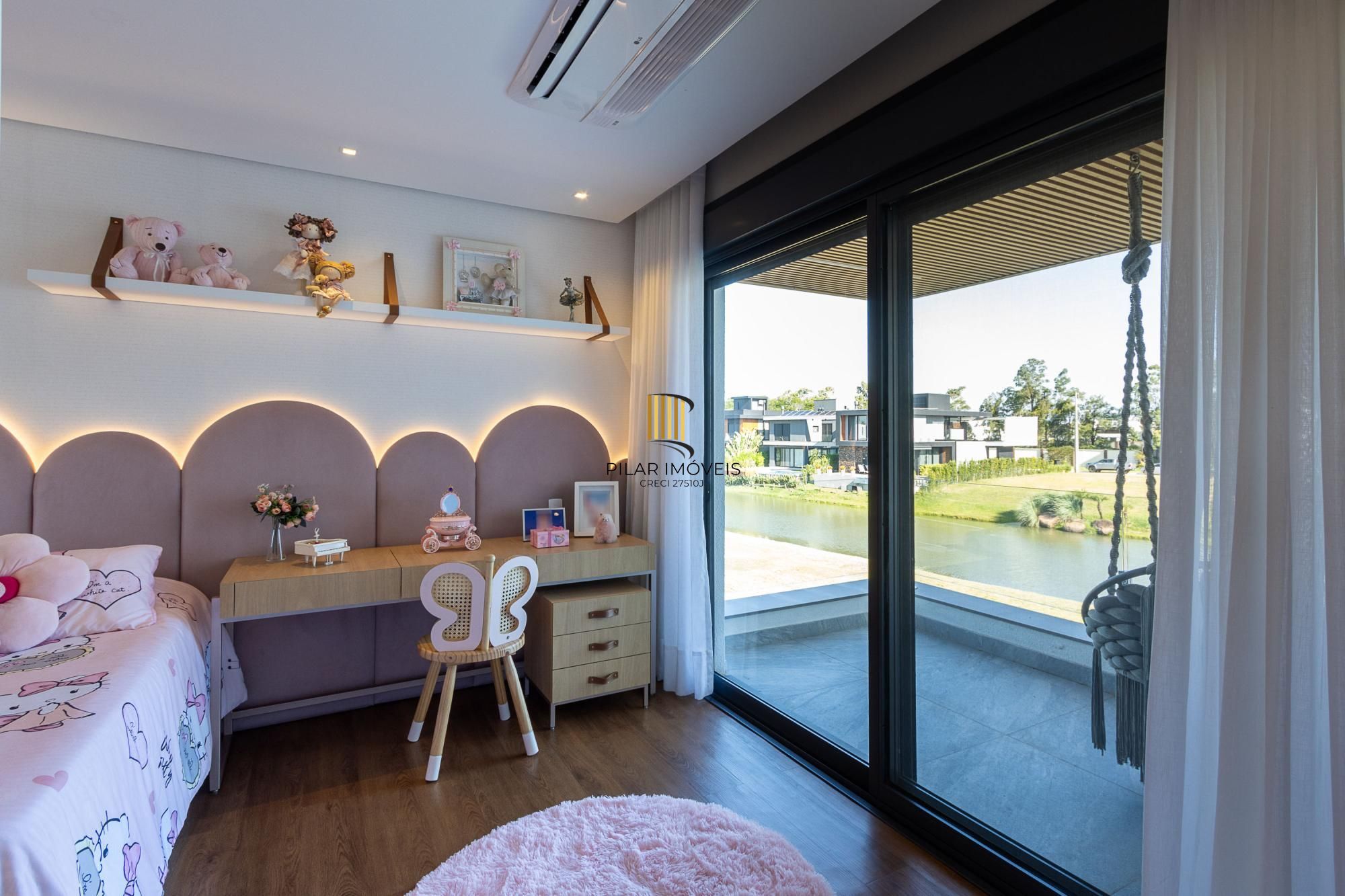 Casa em Condominio com 348m, 3 suites, 4 vagas de garagem em lote Molhado no Condominio Peninsula Ponta da Figueira.