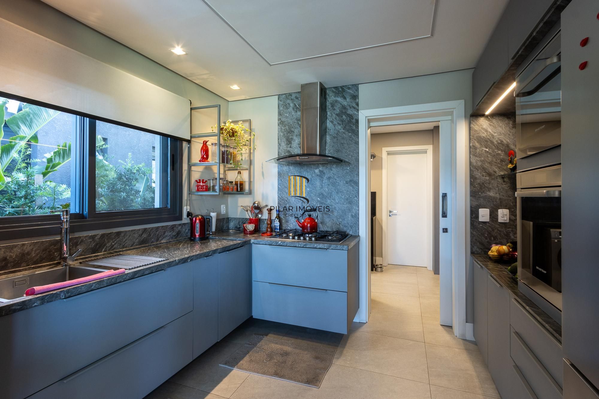 Casa em Condominio com 348m, 3 suites, 4 vagas de garagem em lote Molhado no Condominio Peninsula Ponta da Figueira.