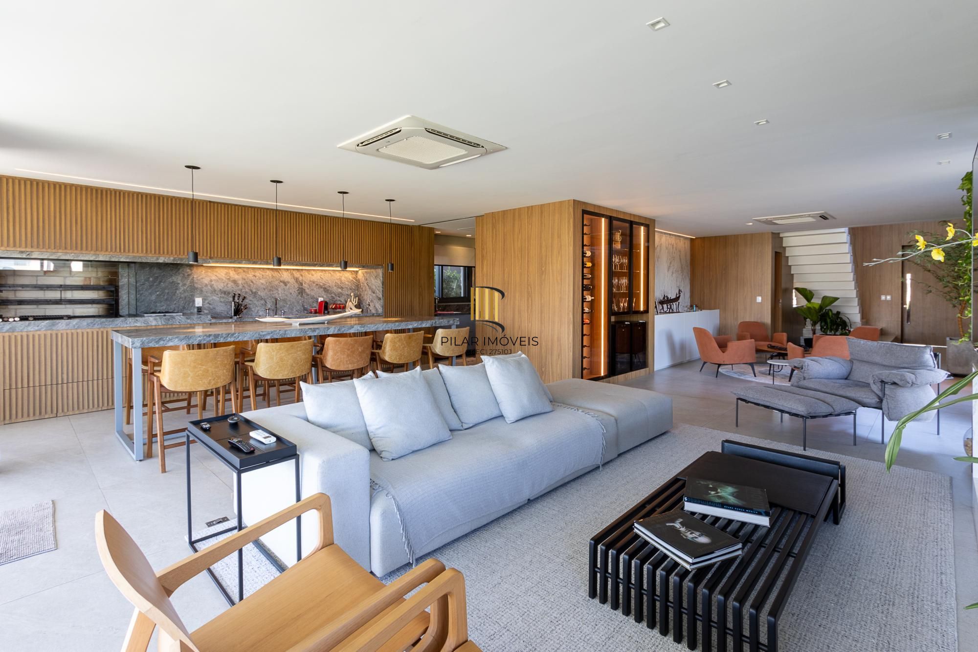 Casa em Condominio com 348m, 3 suites, 4 vagas de garagem em lote Molhado no Condominio Peninsula Ponta da Figueira.