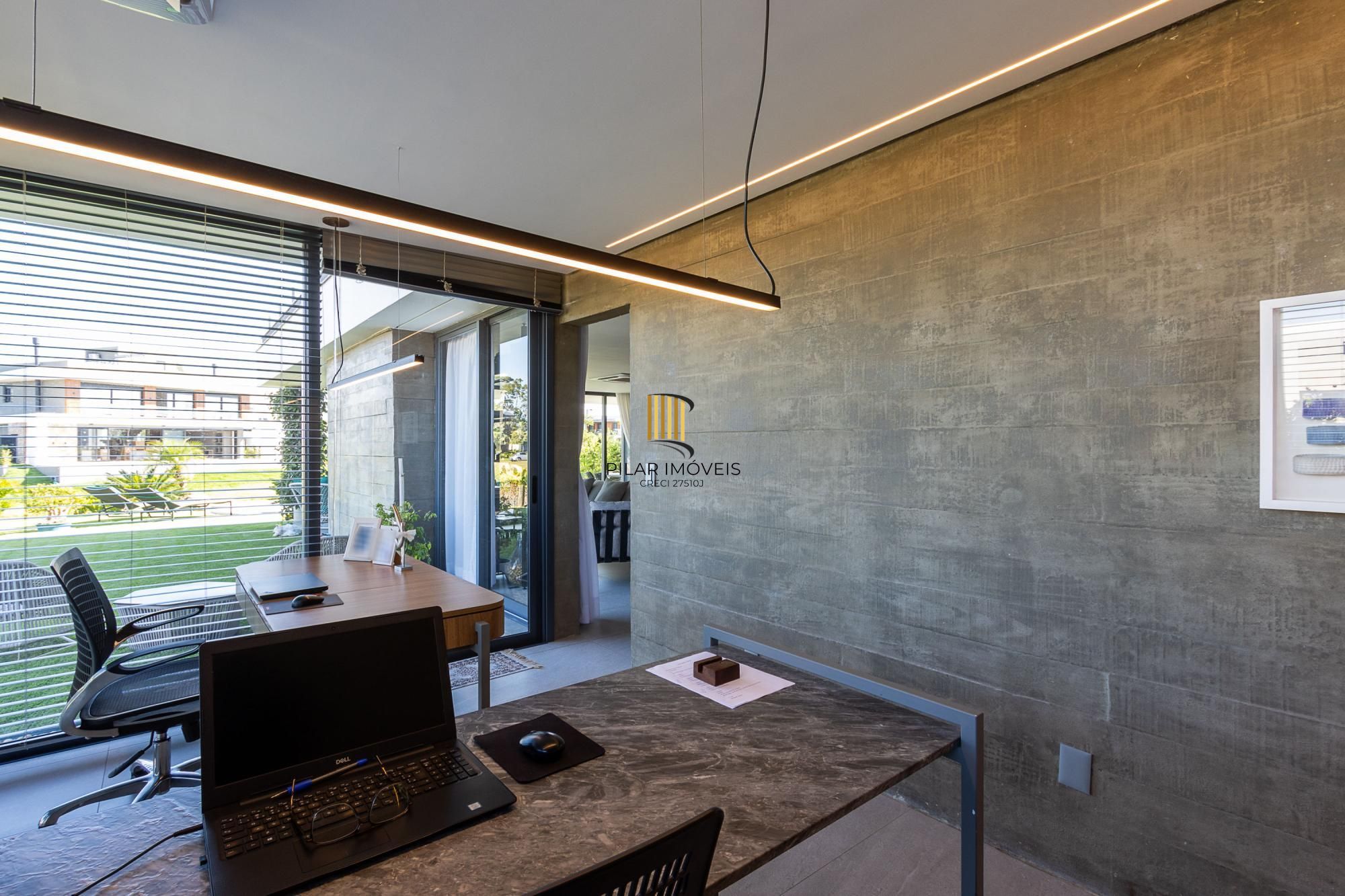 Casa em Condominio com 348m, 3 suites, 4 vagas de garagem em lote Molhado no Condominio Peninsula Ponta da Figueira.