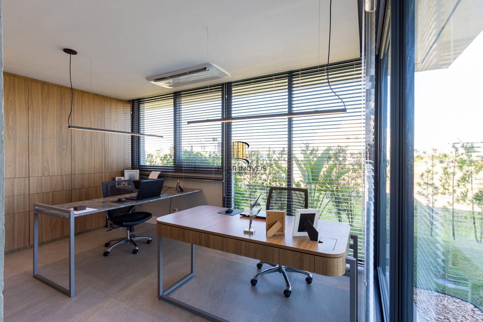 Casa em Condominio com 348m, 3 suites, 4 vagas de garagem em lote Molhado no Condominio Peninsula Ponta da Figueira.