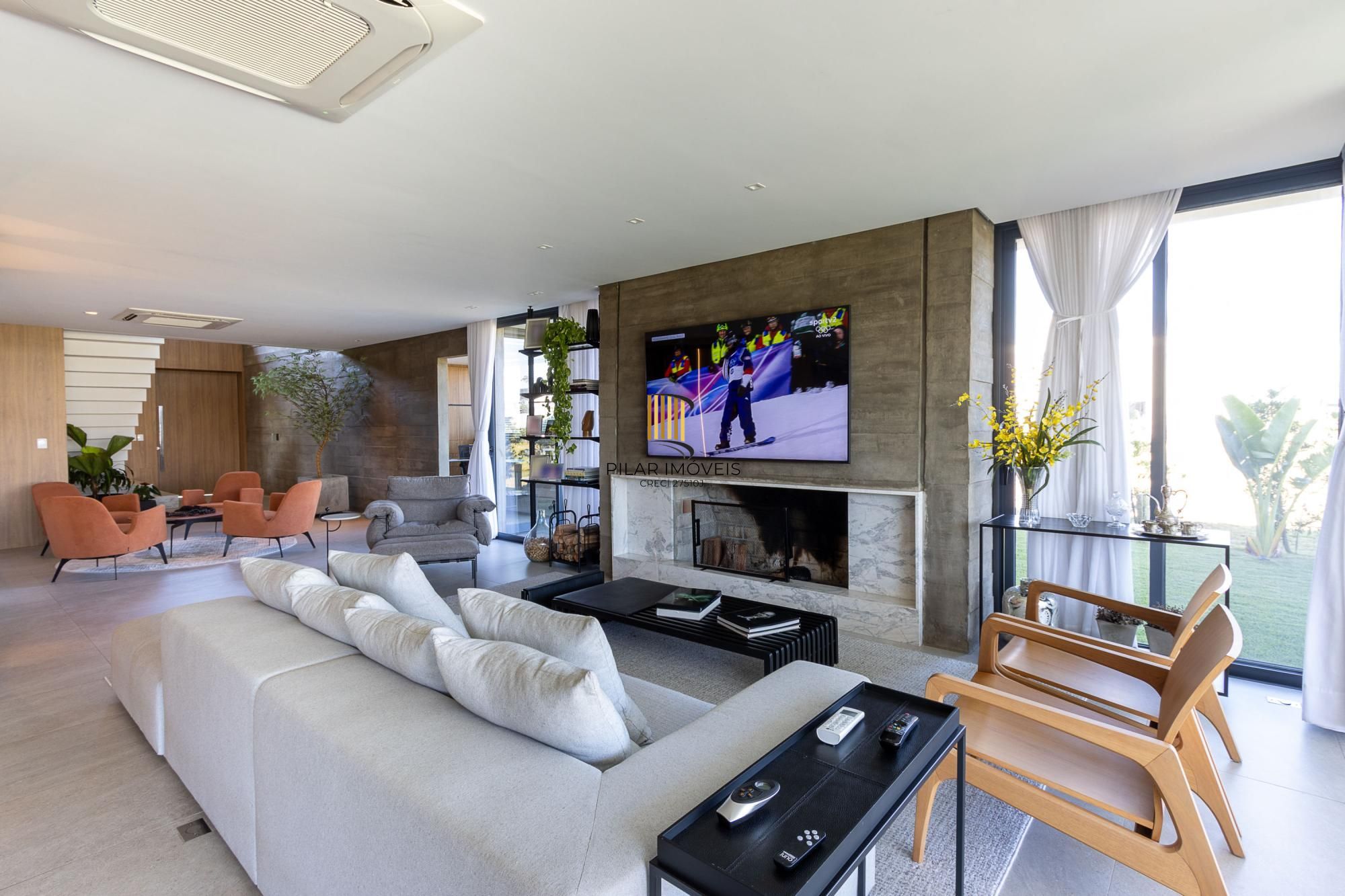 Casa em Condominio com 348m, 3 suites, 4 vagas de garagem em lote Molhado no Condominio Peninsula Ponta da Figueira.