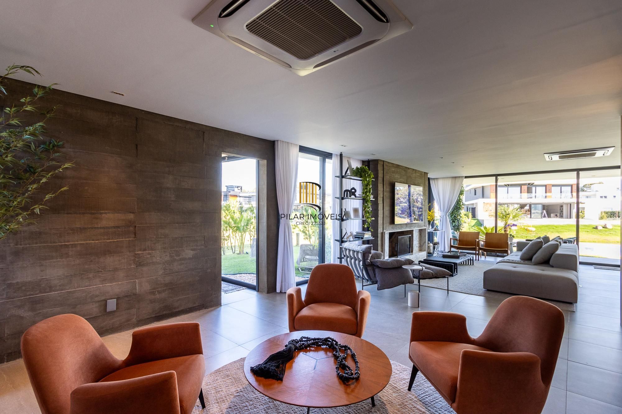 Casa em Condominio com 348m, 3 suites, 4 vagas de garagem em lote Molhado no Condominio Peninsula Ponta da Figueira.