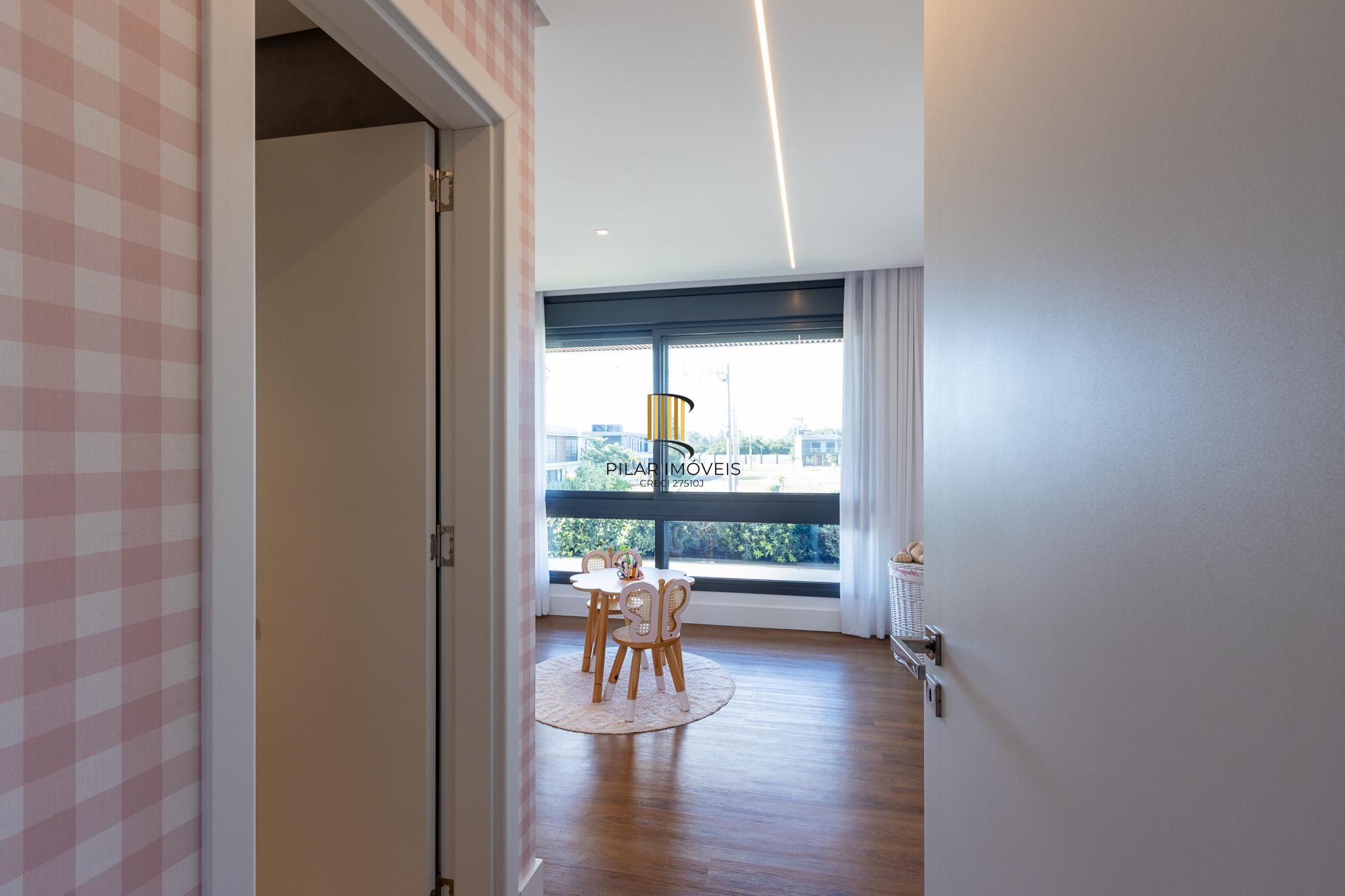 Casa em Condominio com 348m, 3 suites, 4 vagas de garagem em lote Molhado no Condominio Peninsula Ponta da Figueira.