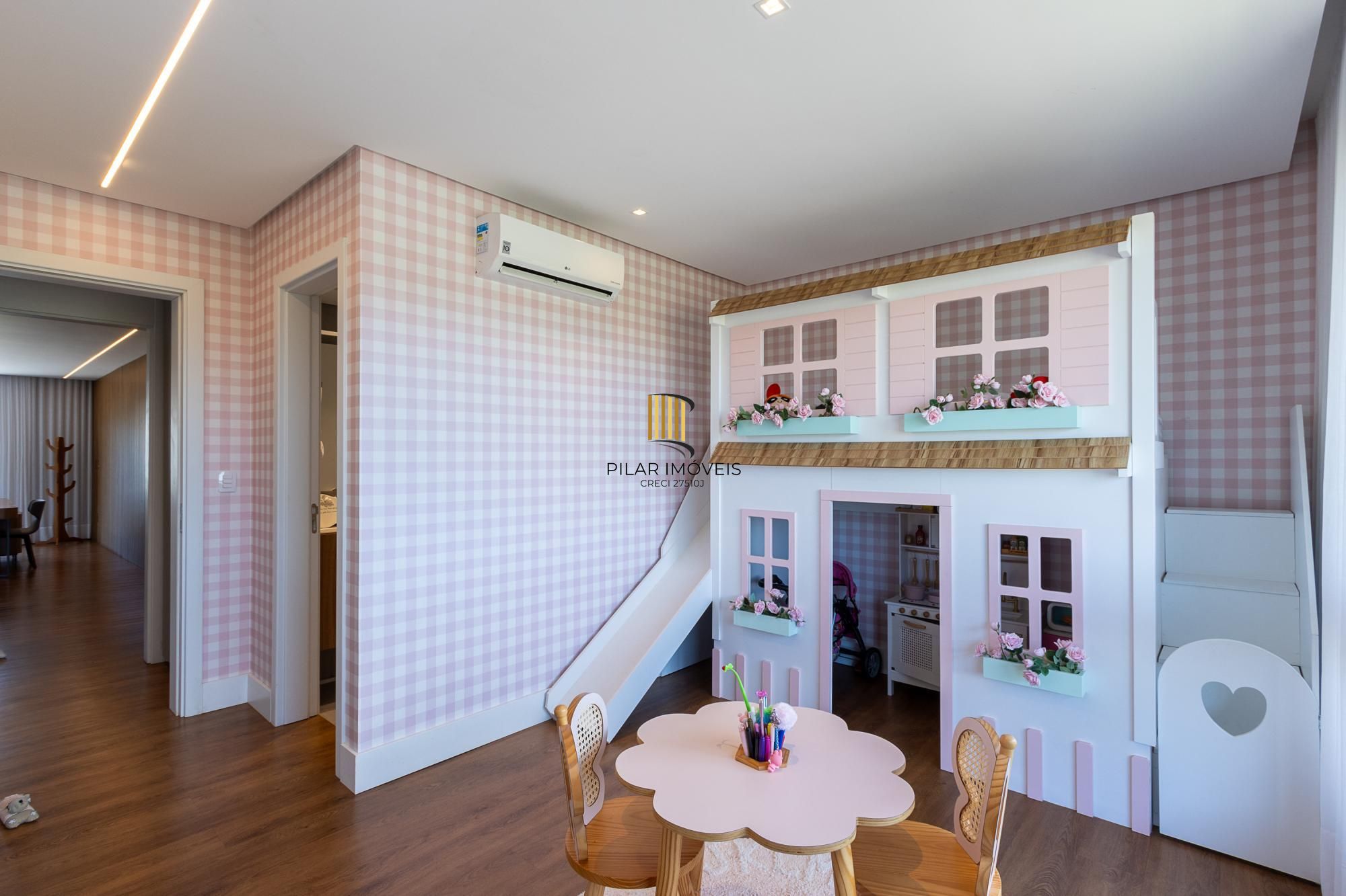 Casa em Condominio com 348m, 3 suites, 4 vagas de garagem em lote Molhado no Condominio Peninsula Ponta da Figueira.