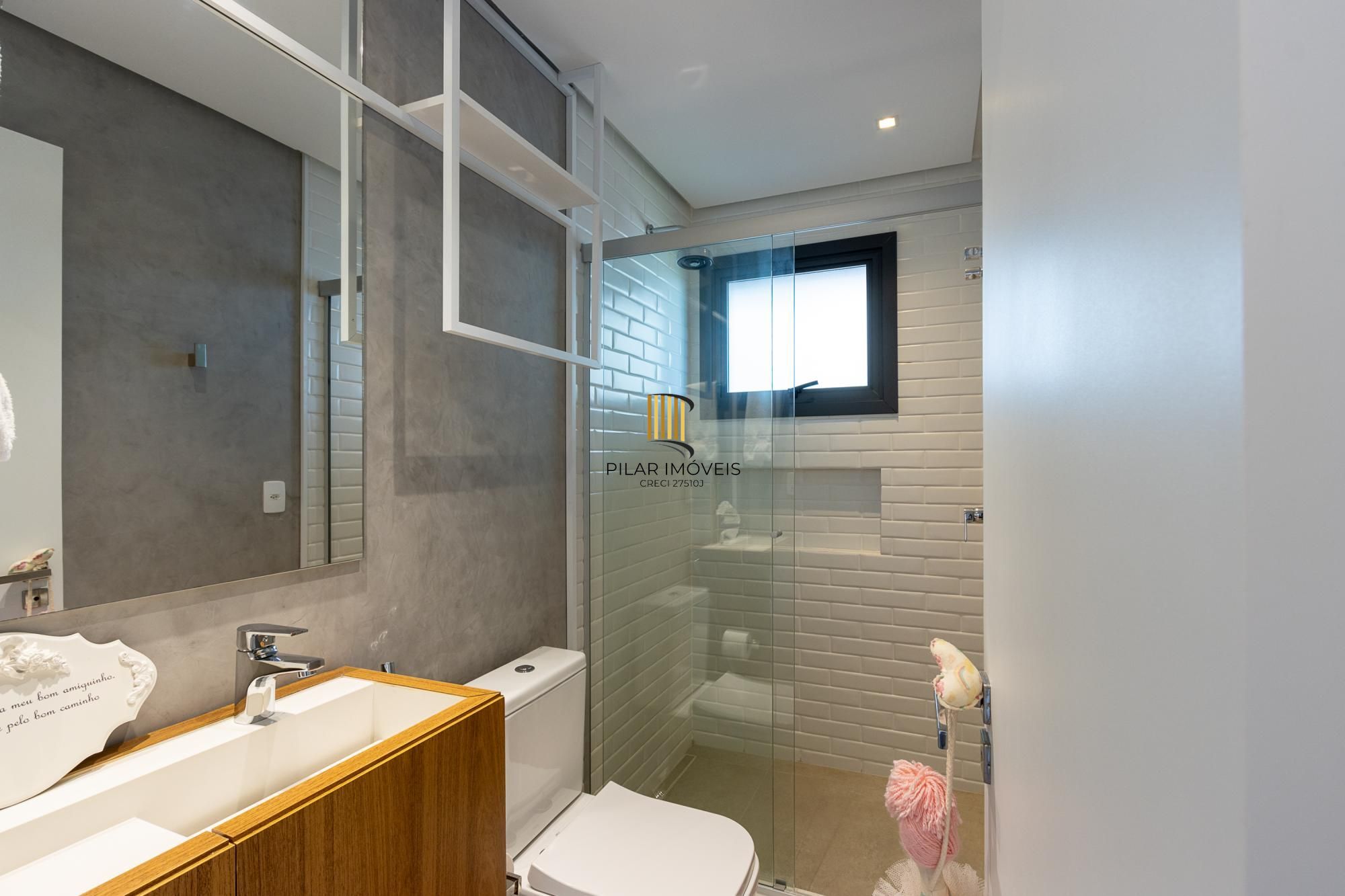 Casa em Condominio com 348m, 3 suites, 4 vagas de garagem em lote Molhado no Condominio Peninsula Ponta da Figueira.