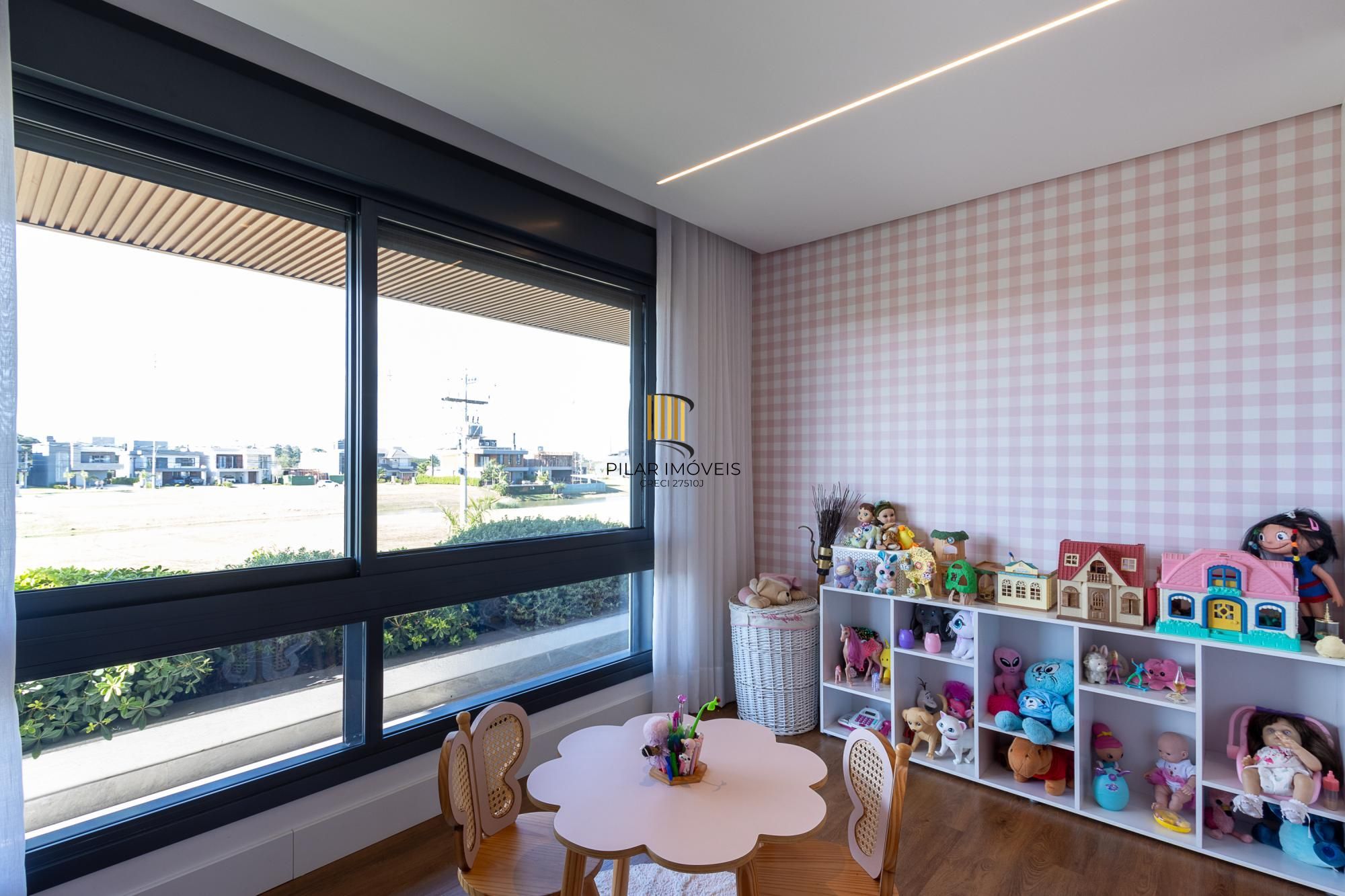 Casa em Condominio com 348m, 3 suites, 4 vagas de garagem em lote Molhado no Condominio Peninsula Ponta da Figueira.