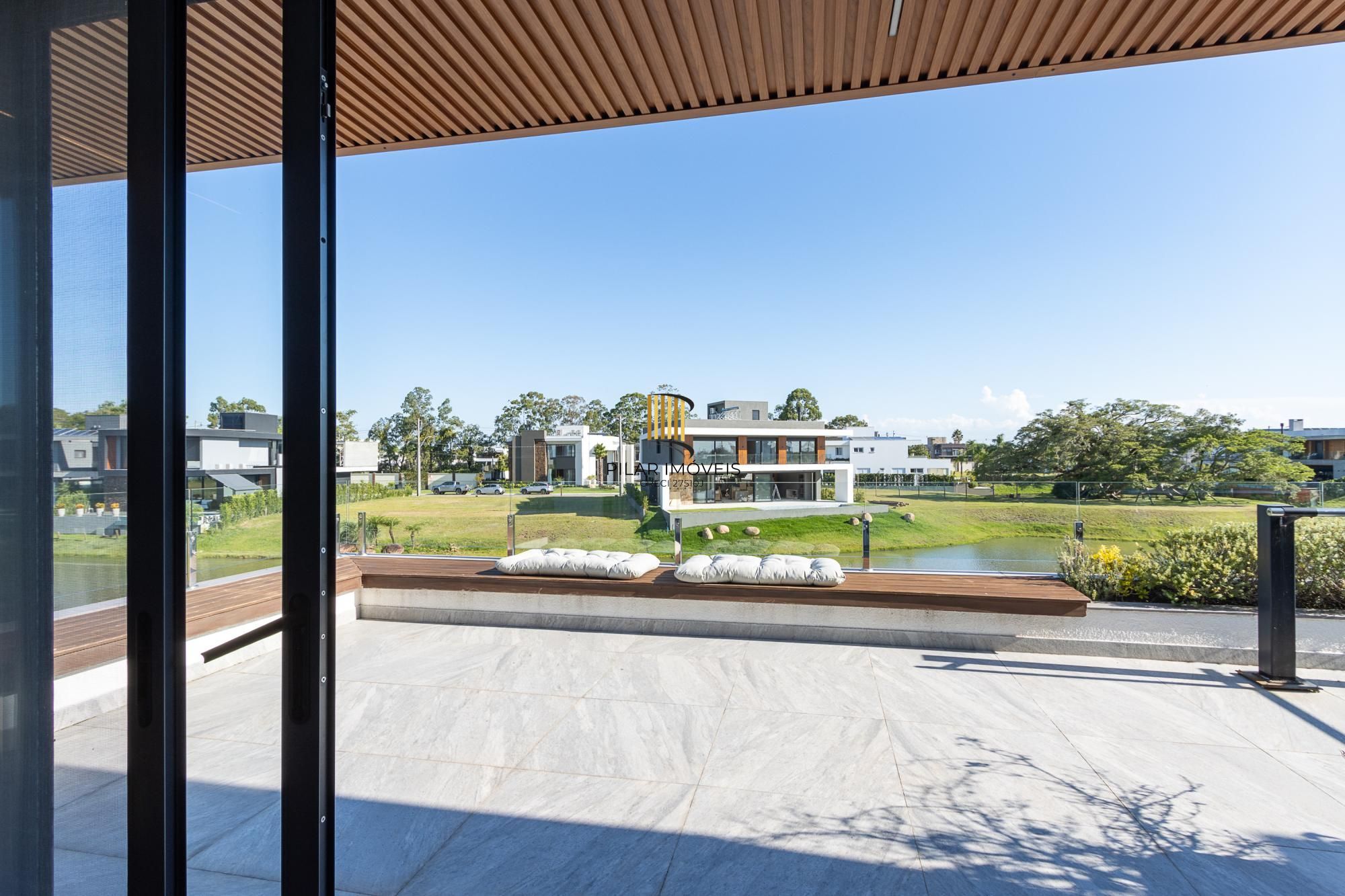 Casa em Condominio com 348m, 3 suites, 4 vagas de garagem em lote Molhado no Condominio Peninsula Ponta da Figueira.