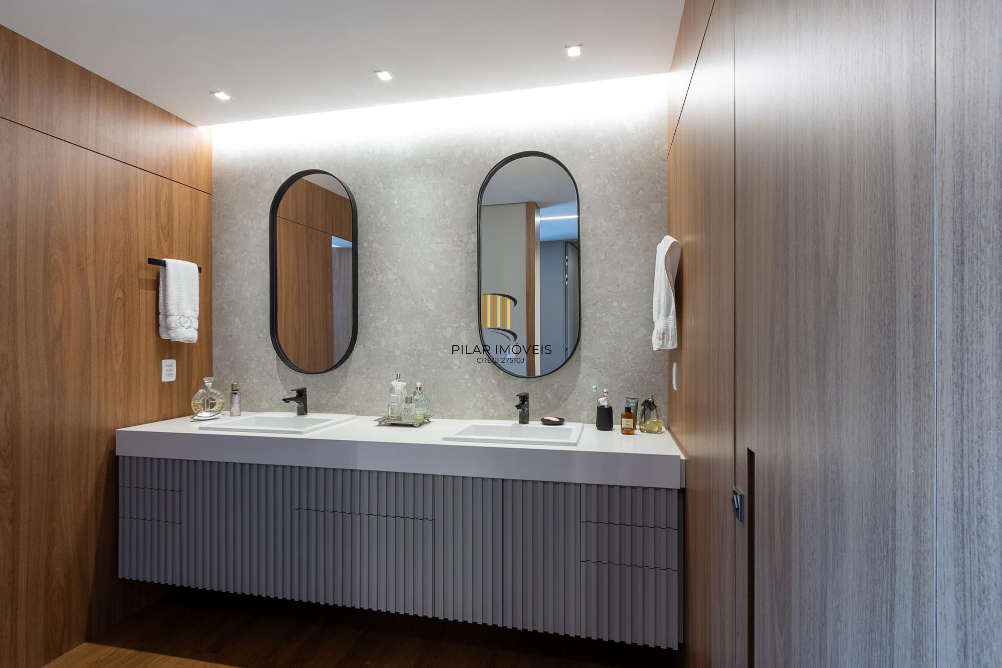 Casa em Condominio com 348m, 3 suites, 4 vagas de garagem em lote Molhado no Condominio Peninsula Ponta da Figueira.