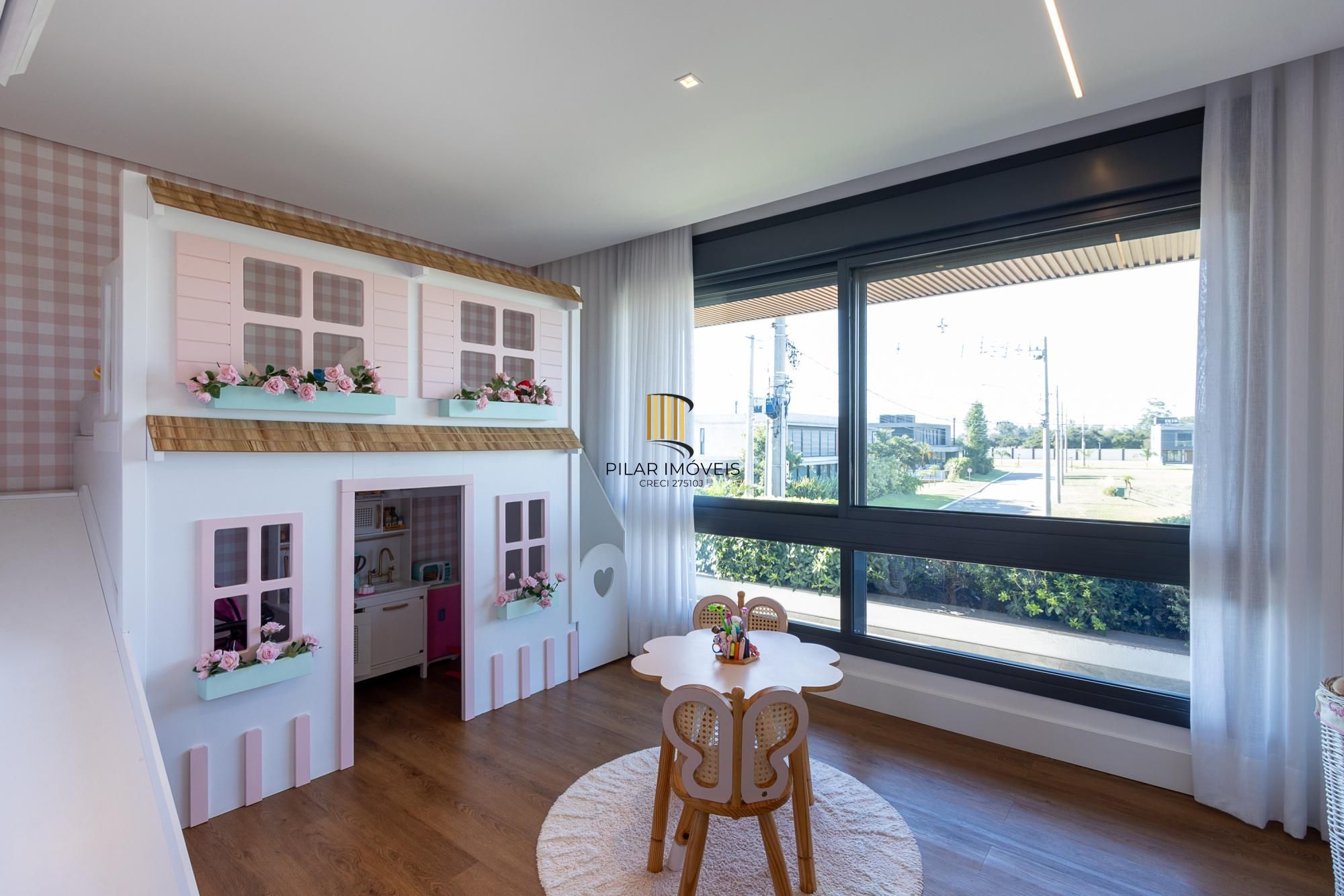 Casa em Condominio com 348m, 3 suites, 4 vagas de garagem em lote Molhado no Condominio Peninsula Ponta da Figueira.