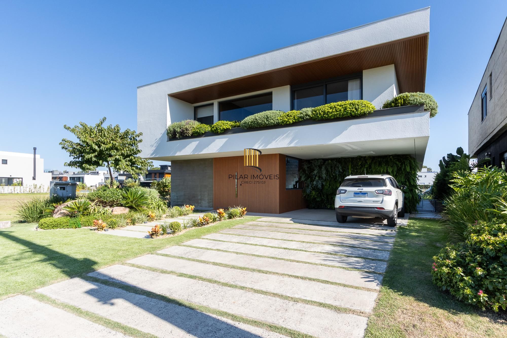 Casa em Condominio com 348m, 3 suites, 4 vagas de garagem em lote Molhado no Condominio Peninsula Ponta da Figueira.