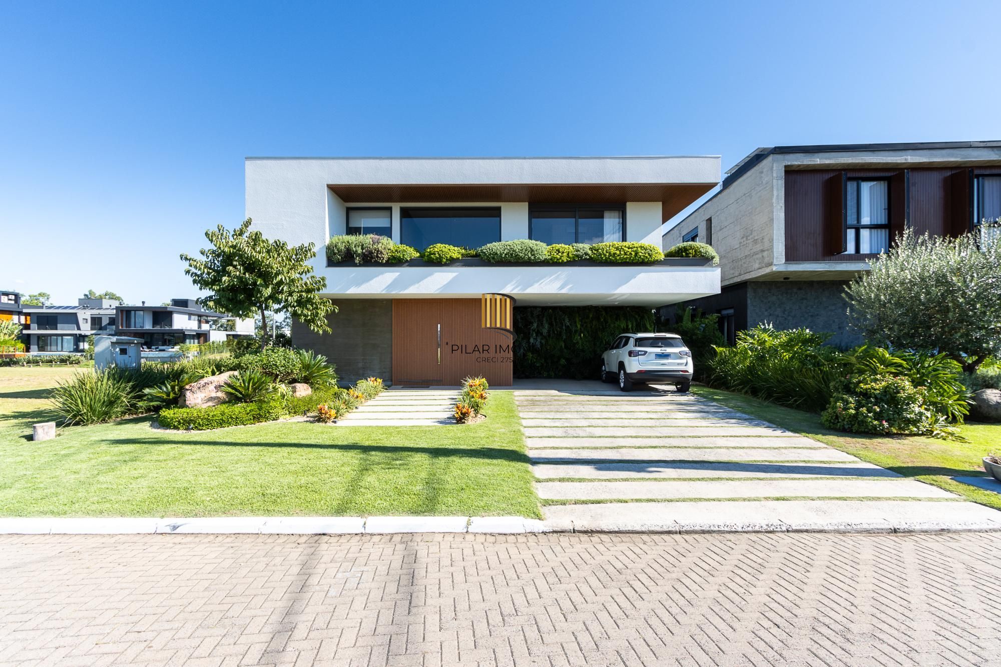 Casa em Condominio com 348m, 3 suites, 4 vagas de garagem em lote Molhado no Condominio Peninsula Ponta da Figueira.