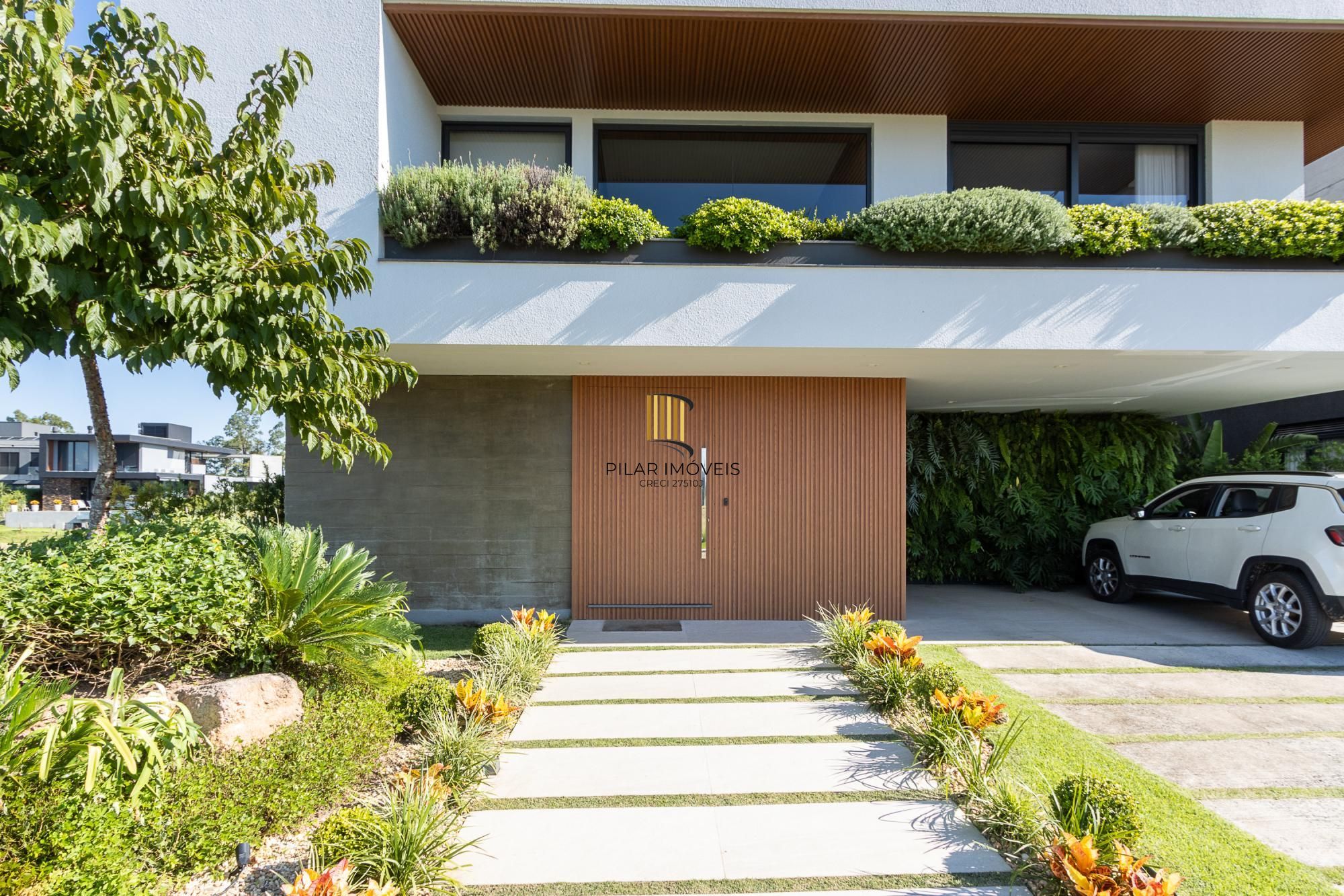 Casa em Condominio com 348m, 3 suites, 4 vagas de garagem em lote Molhado no Condominio Peninsula Ponta da Figueira.