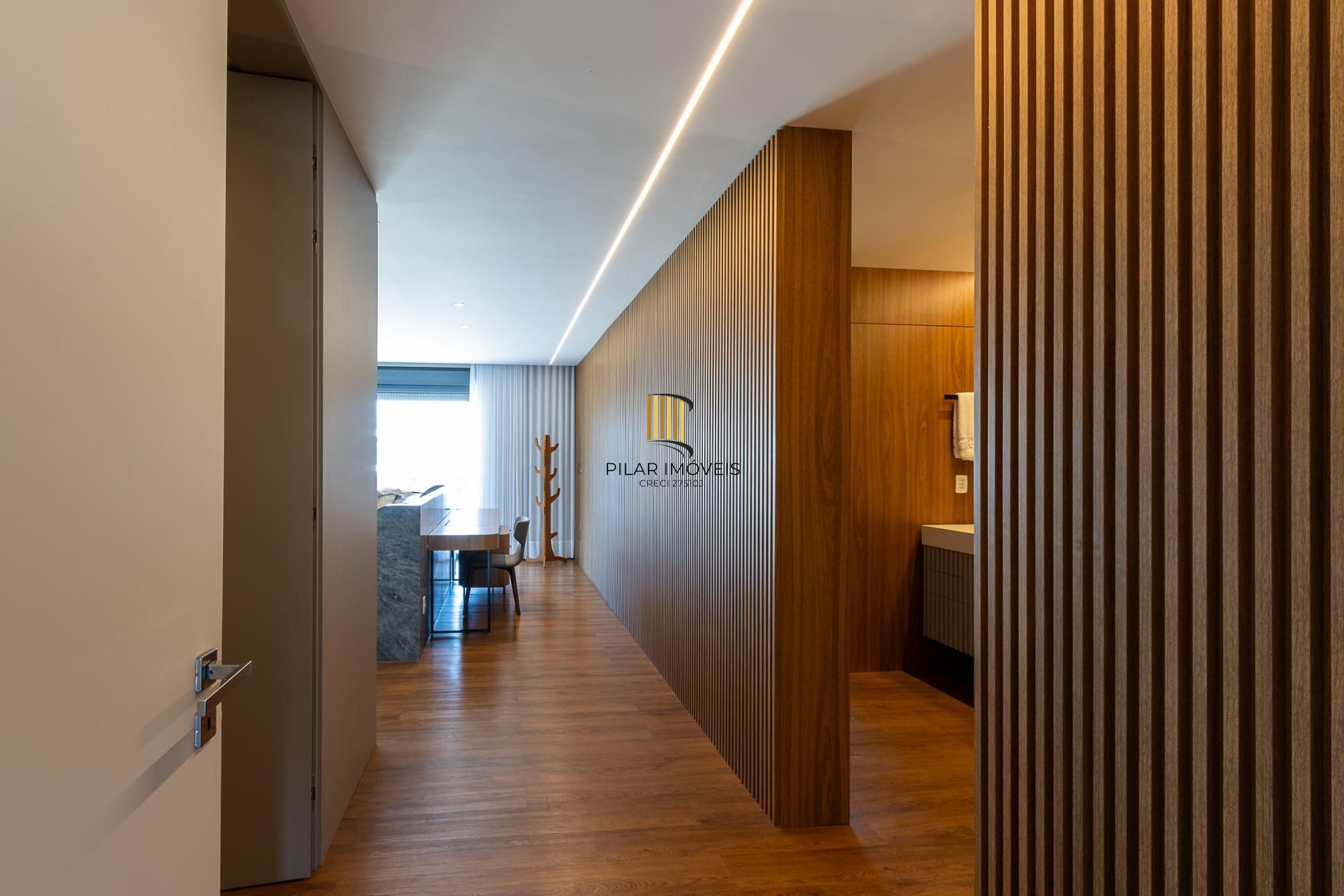 Casa em Condominio com 348m, 3 suites, 4 vagas de garagem em lote Molhado no Condominio Peninsula Ponta da Figueira.