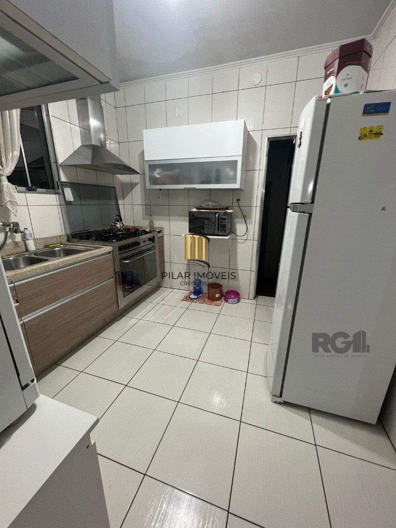 Casa em alvenaria, próxima à 24 de outubro, com a seguinte composição