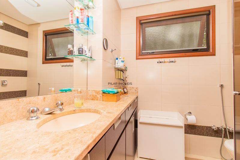 Cobertura Exclusiva com Vista Privilegiada no Coração do Bairro Moinhos de Vento